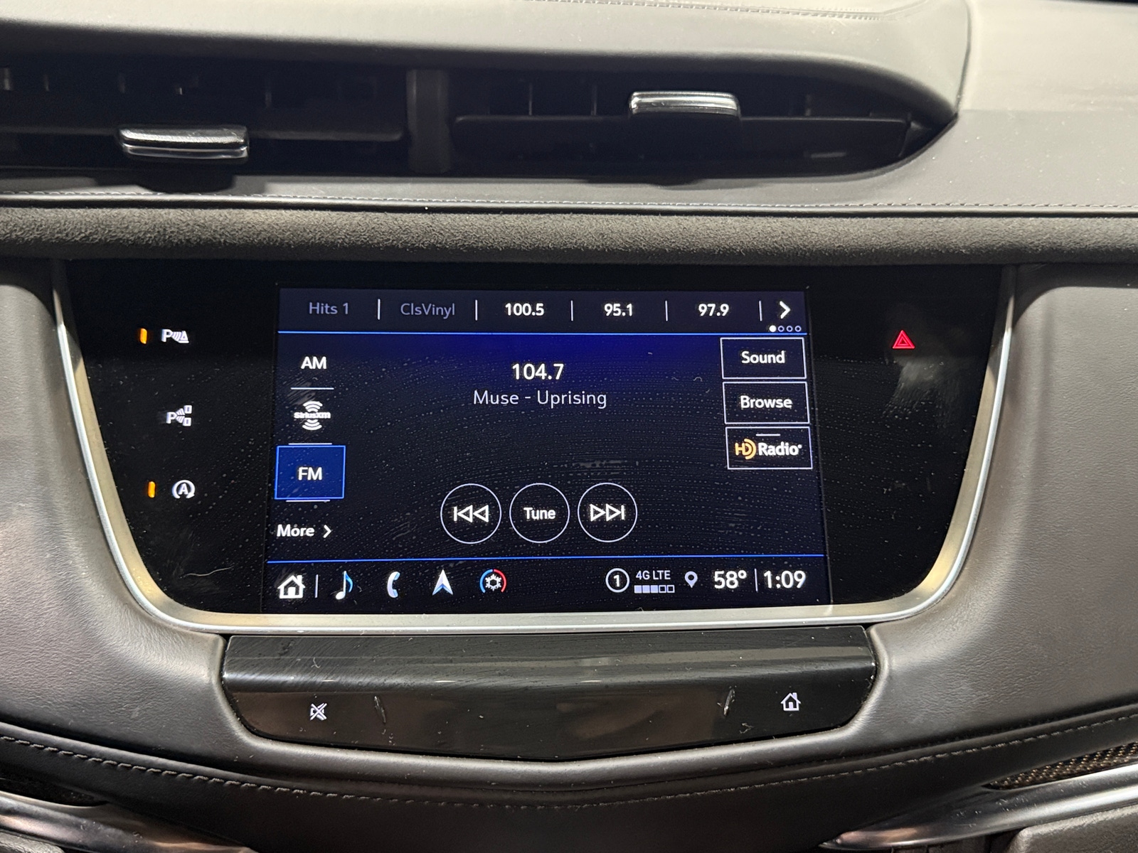 Thumbnail: 2022 Cadillac XT5 - 3