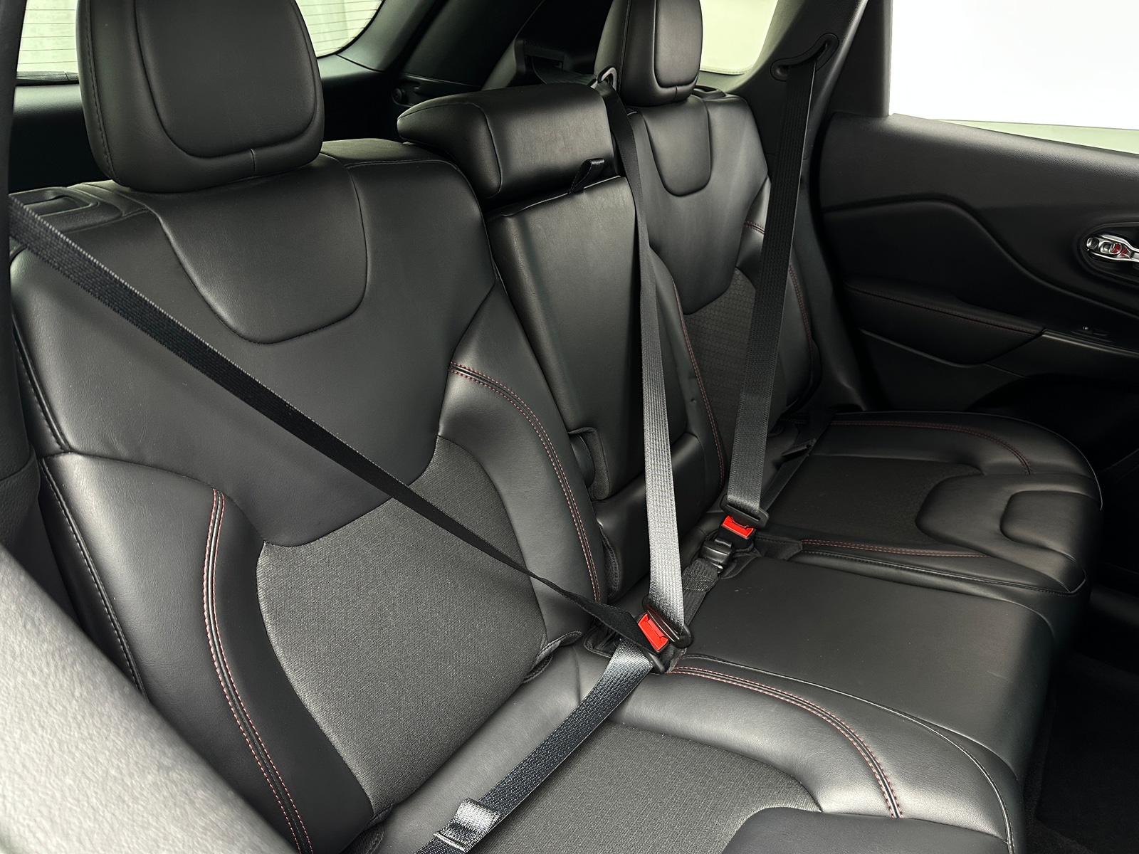 Thumbnail: 2020 Jeep Cherokee - 6