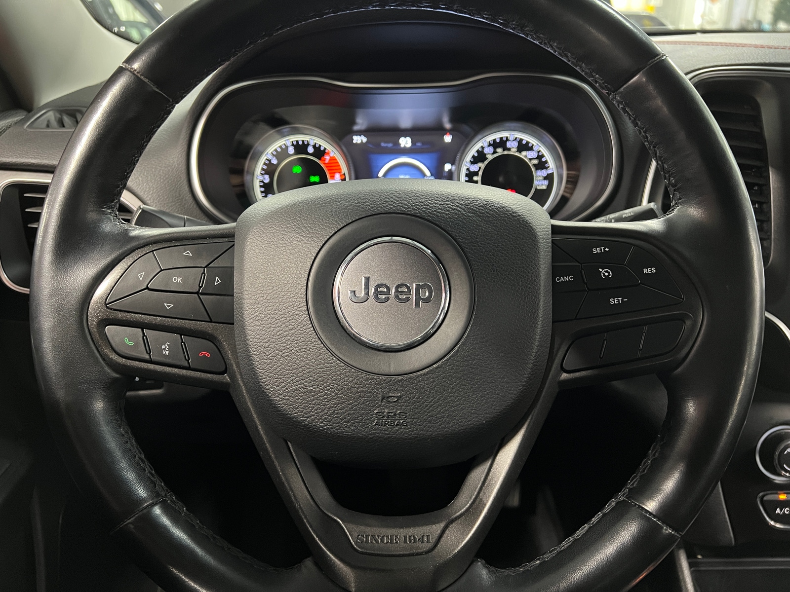 Thumbnail: 2020 Jeep Cherokee - 5