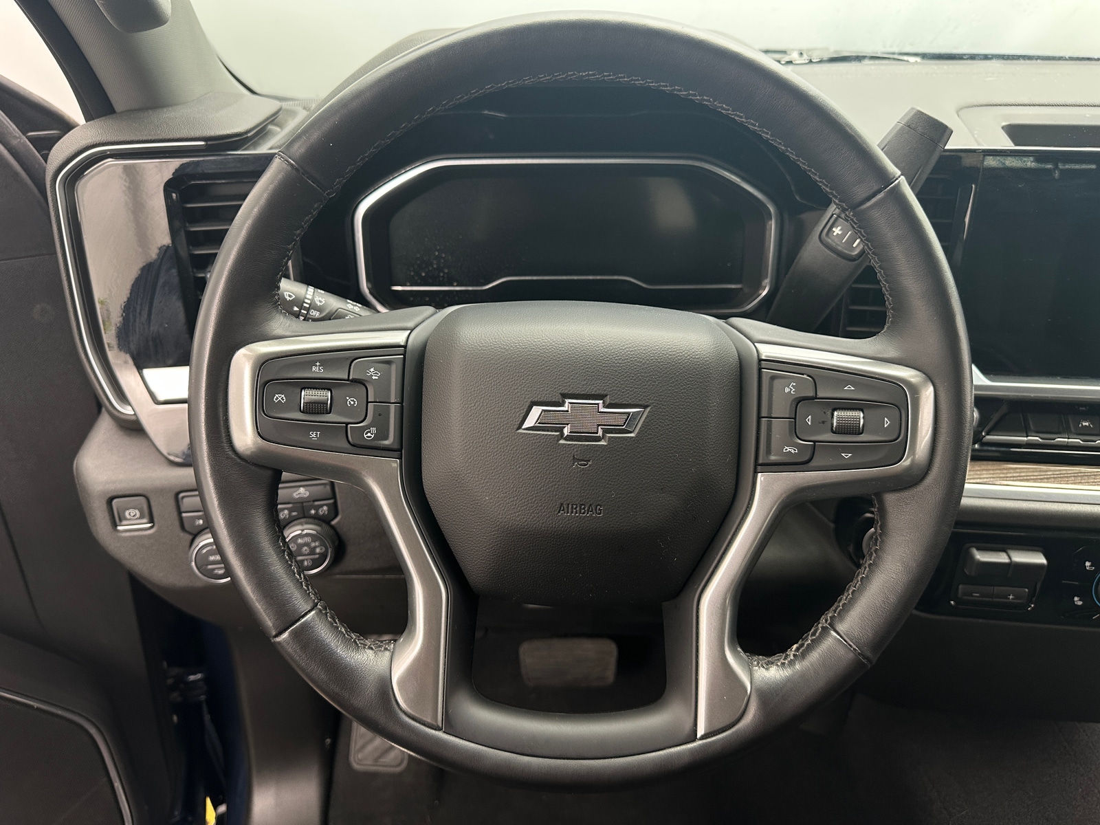 Thumbnail: 2022 Chevrolet Silverado 1500 - 5