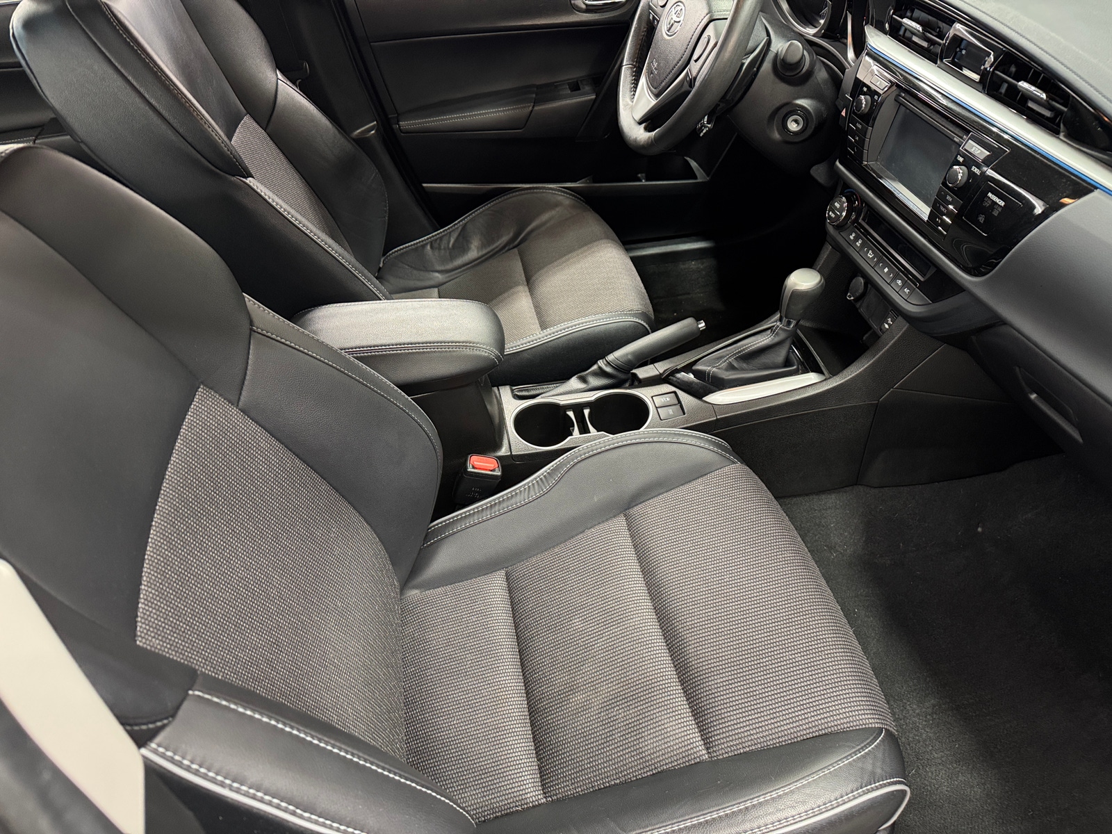 Thumbnail: 2016 Toyota Corolla - 2
