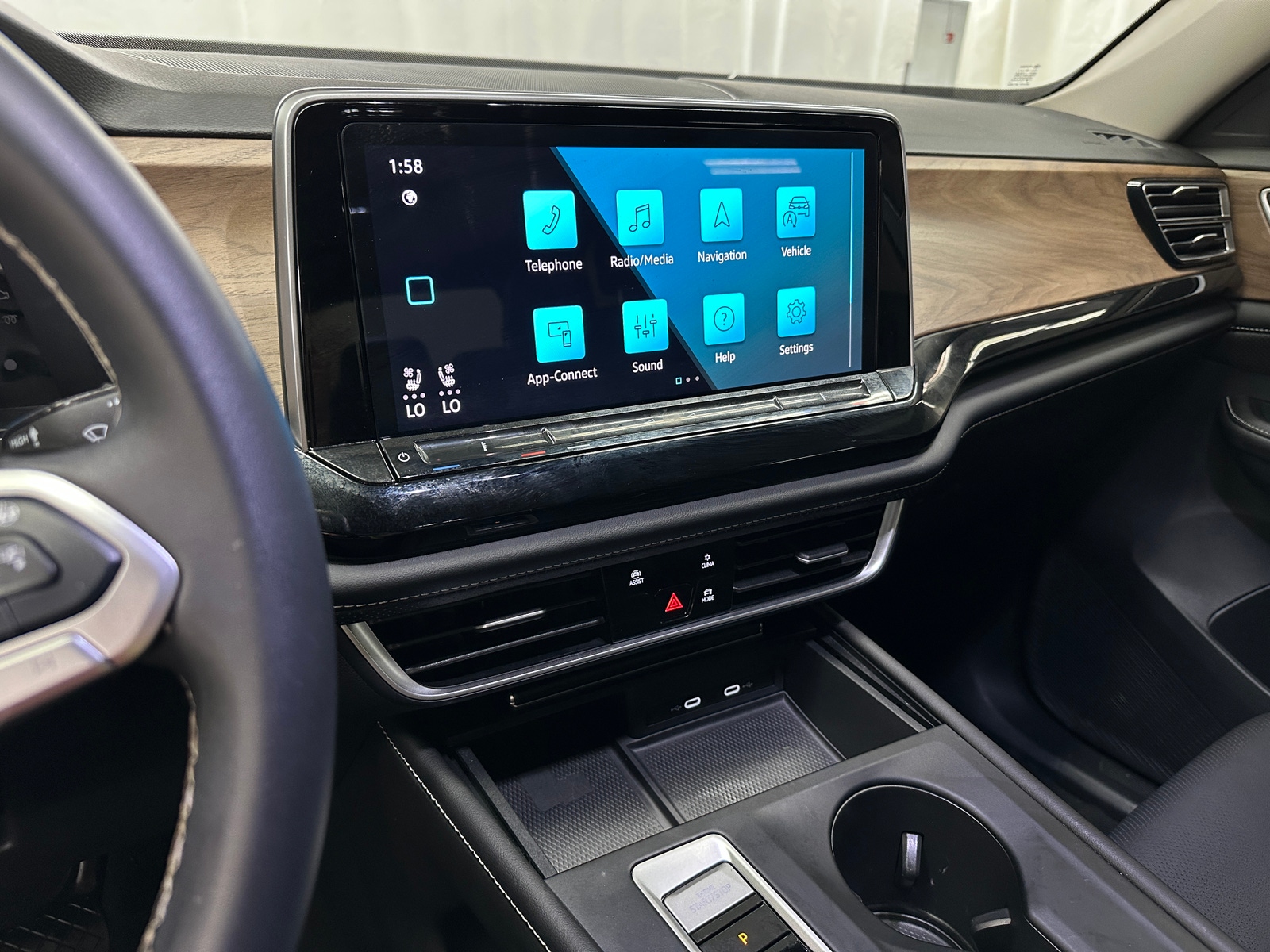 Thumbnail: 2024 Volkswagen Atlas - 3