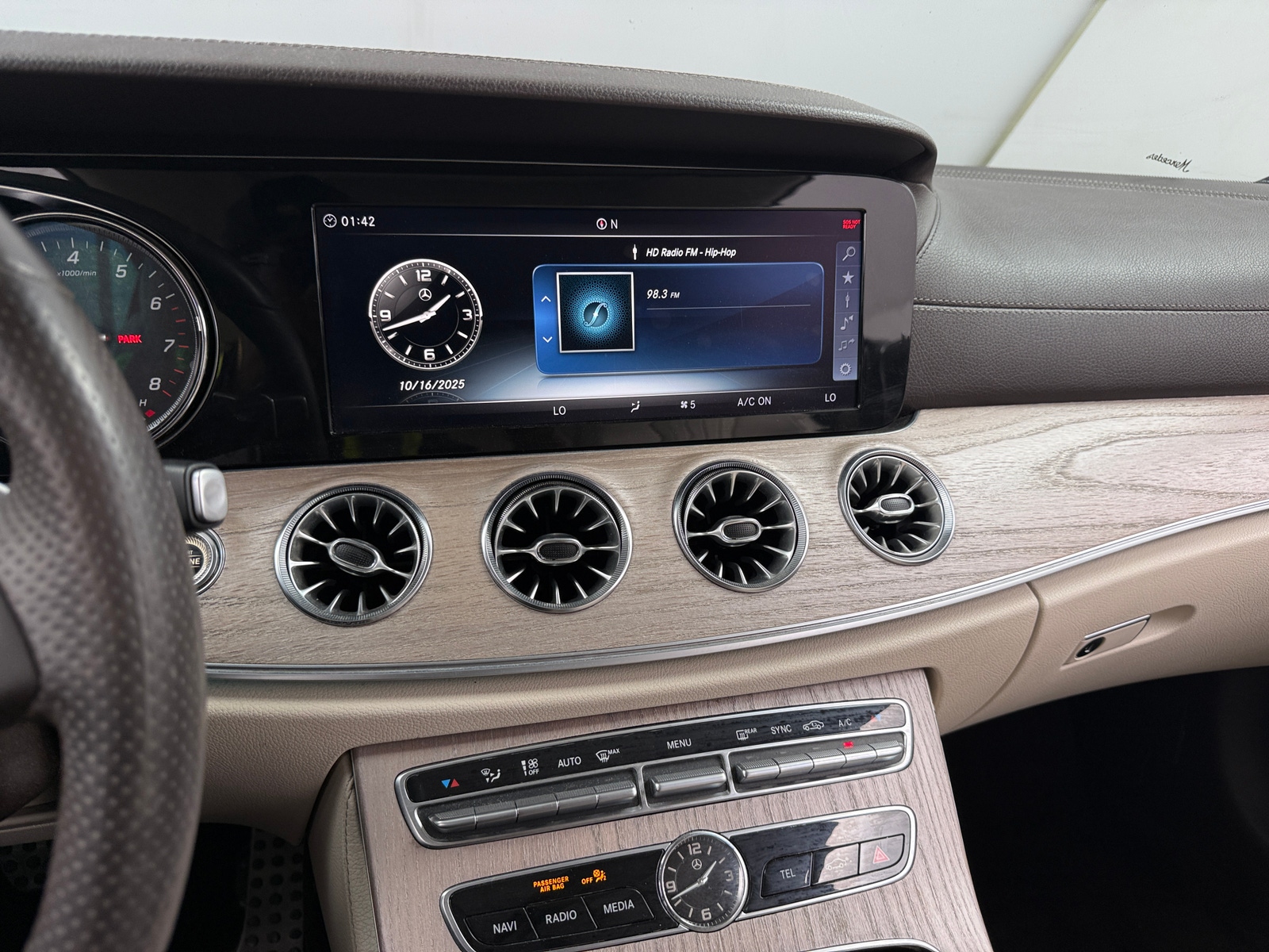 Thumbnail: 2018 Mercedes-Benz E-Class - 2