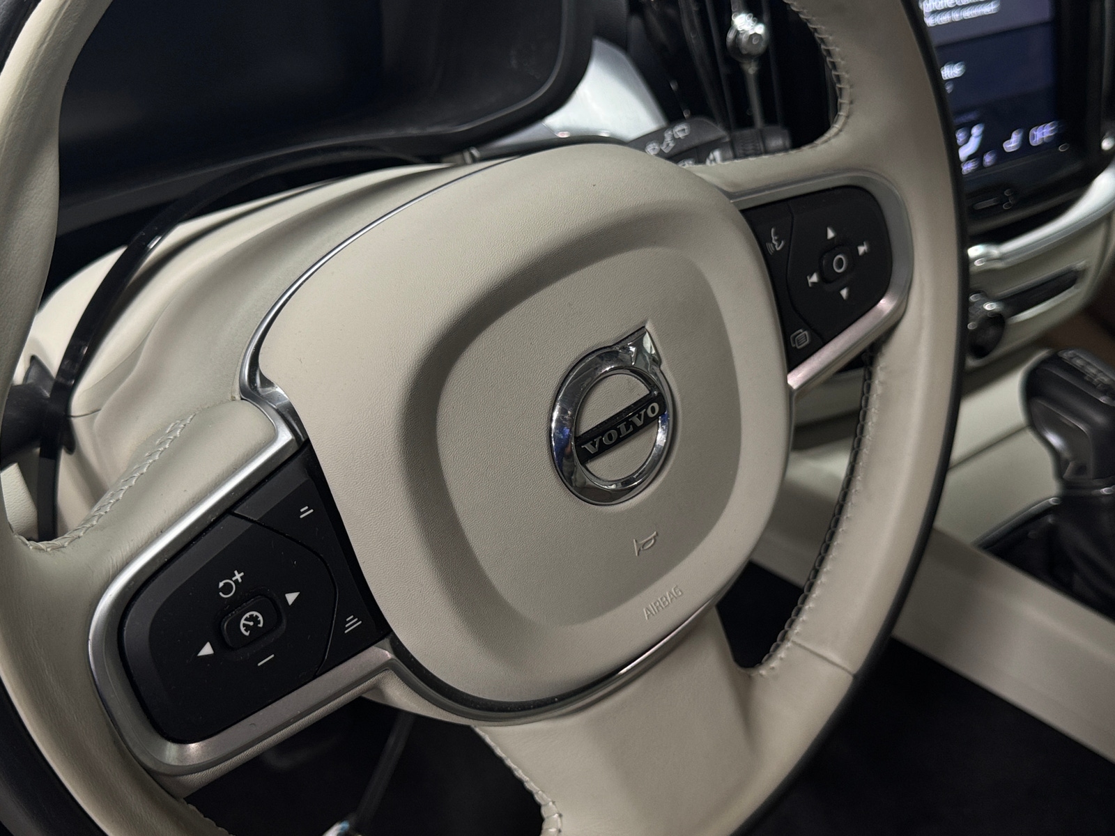 Thumbnail: 2019 Volvo XC60 - 4