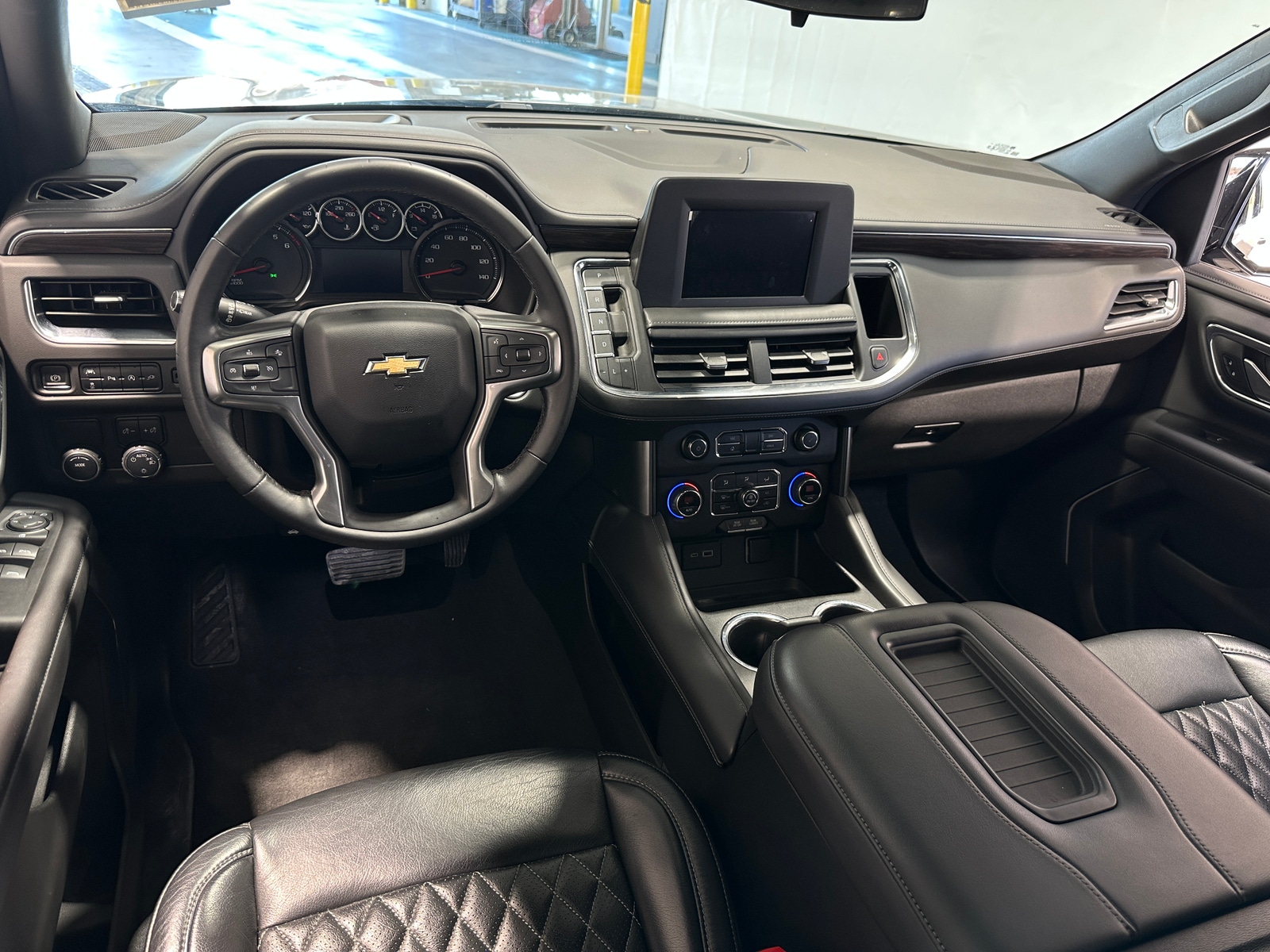 Thumbnail: 2022 Chevrolet Tahoe - 3