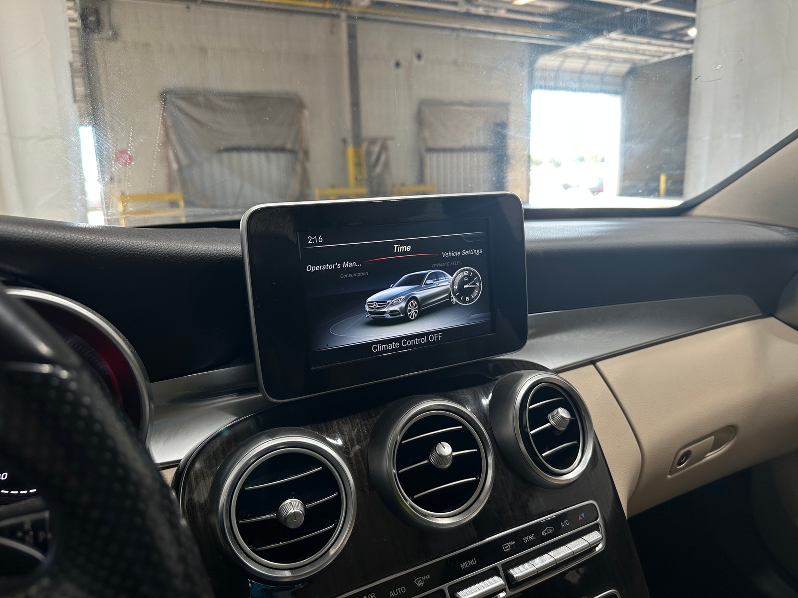 Thumbnail: 2016 Mercedes-Benz C-Class - 3