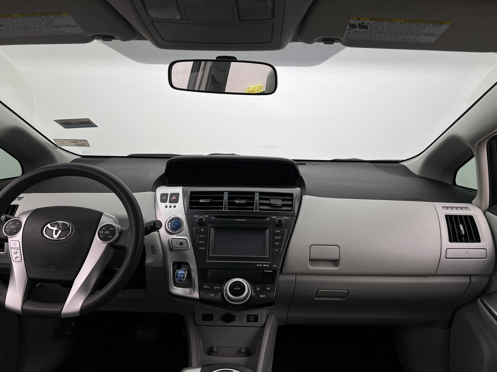 Thumbnail: 2012 Toyota Prius v - 3