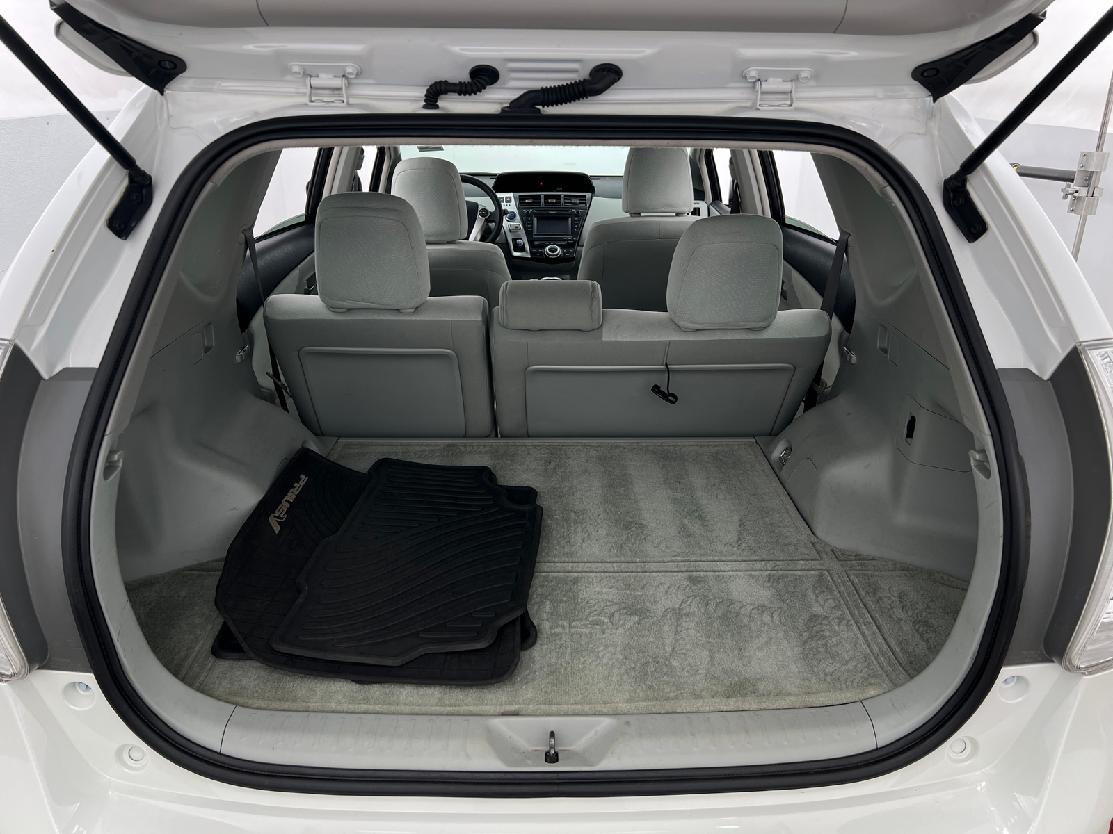 Thumbnail: 2012 Toyota Prius v - 7