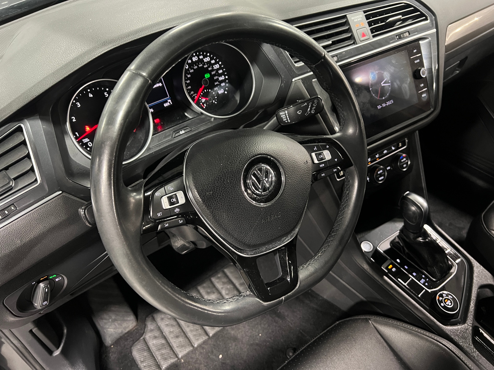Thumbnail: 2020 Volkswagen Tiguan - 4