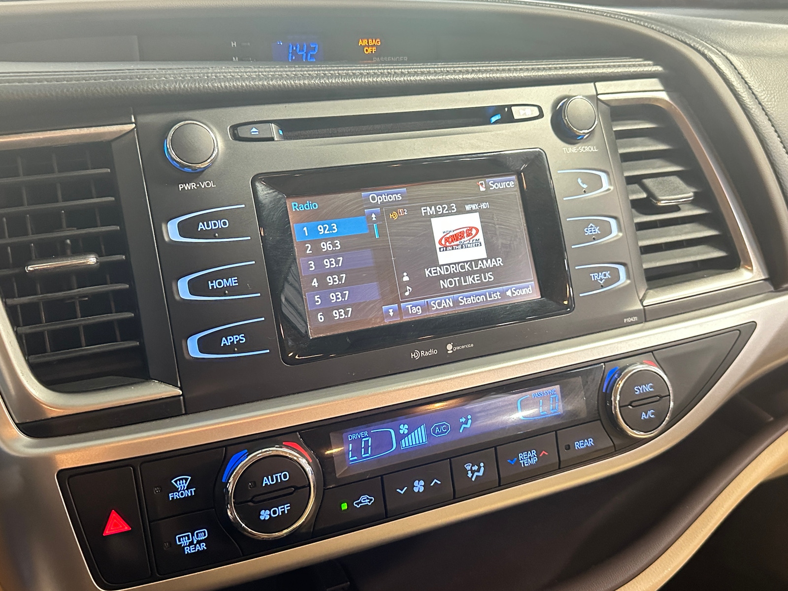 Thumbnail: 2015 Toyota Highlander - 4