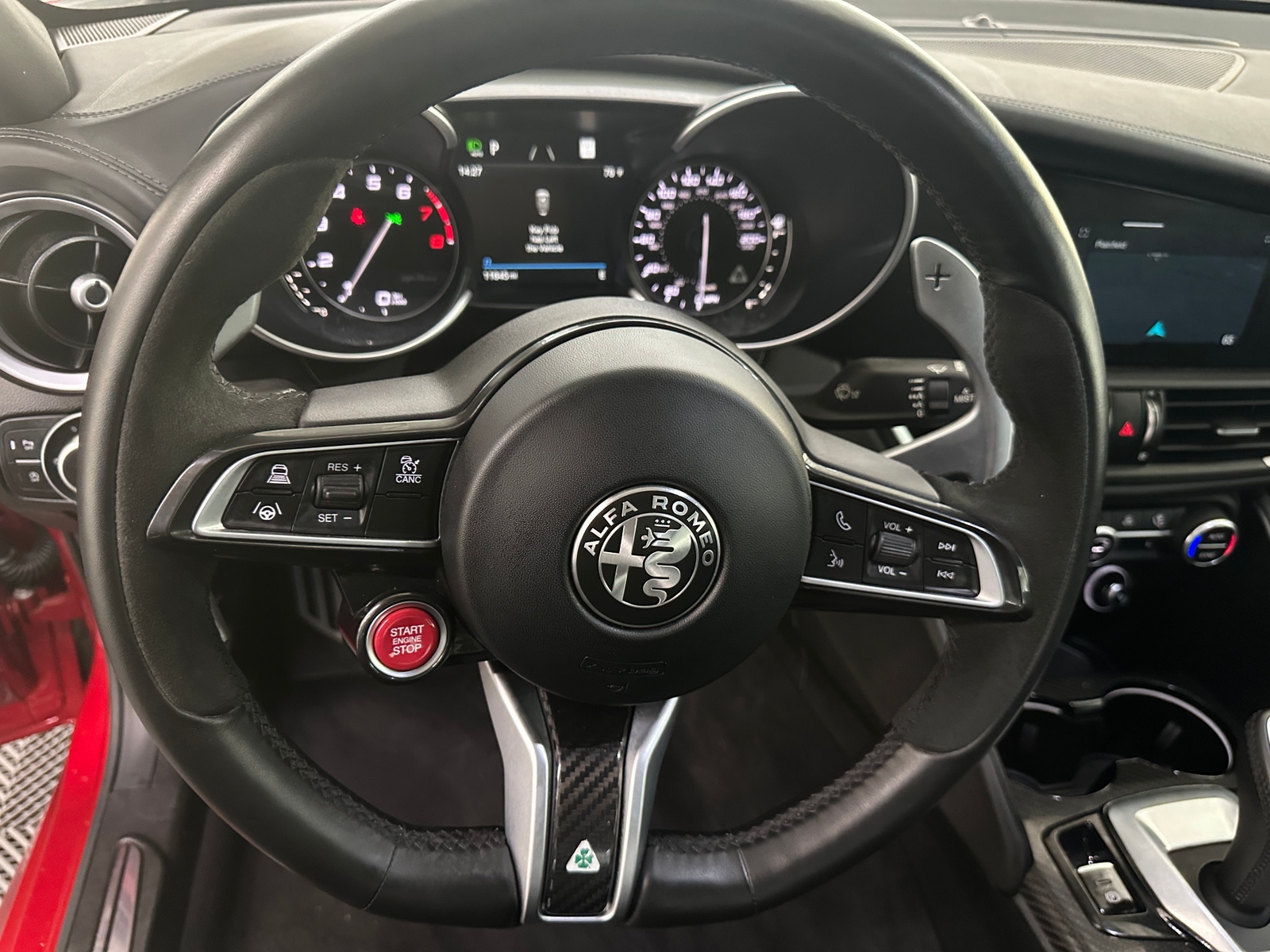 Thumbnail: 2022 Alfa Romeo Giulia - 4