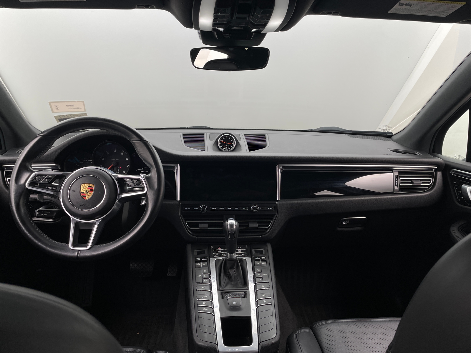 Thumbnail: 2021 Porsche Macan - 2