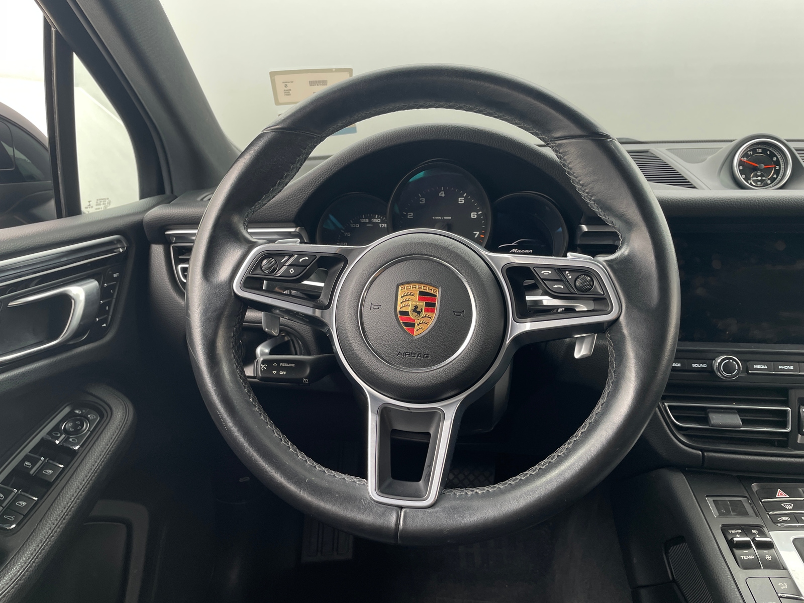 Thumbnail: 2021 Porsche Macan - 4