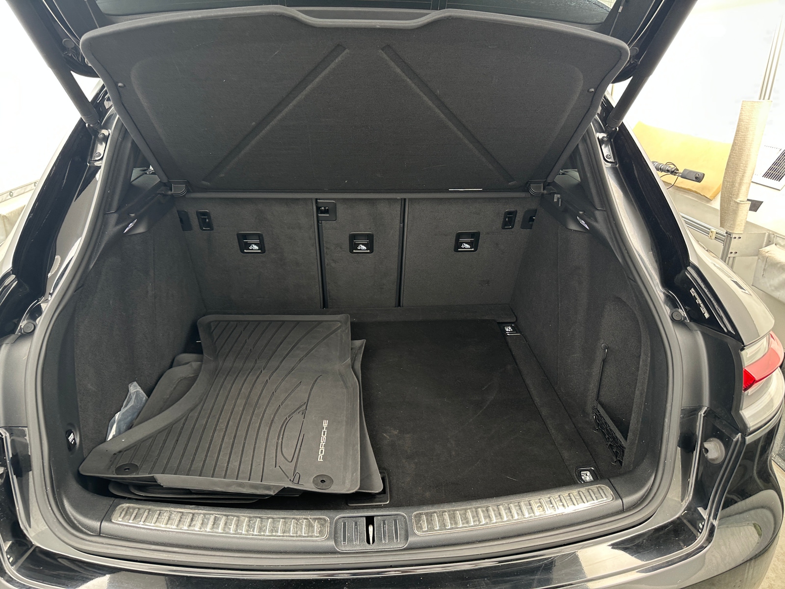 Thumbnail: 2021 Porsche Macan - 6