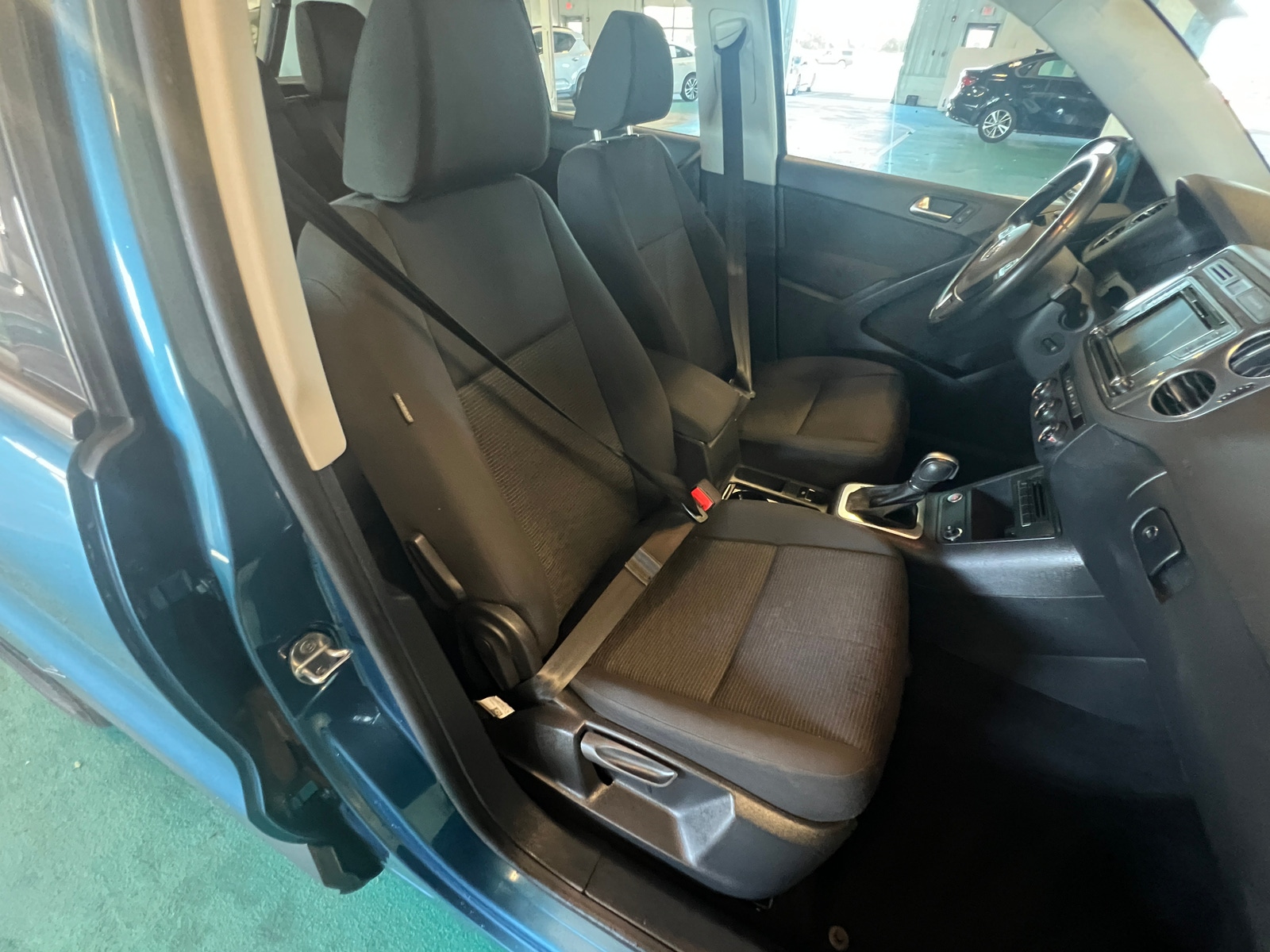 Thumbnail: 2018 Volkswagen Tiguan - 2