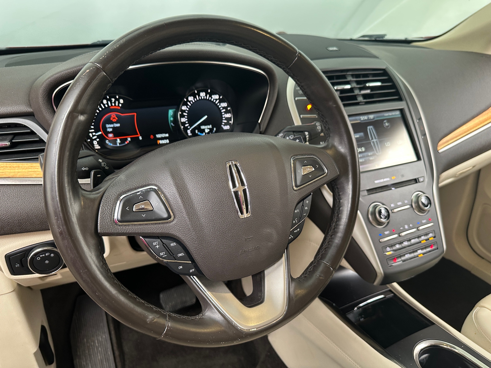 Thumbnail: 2015 Lincoln MKC - 4