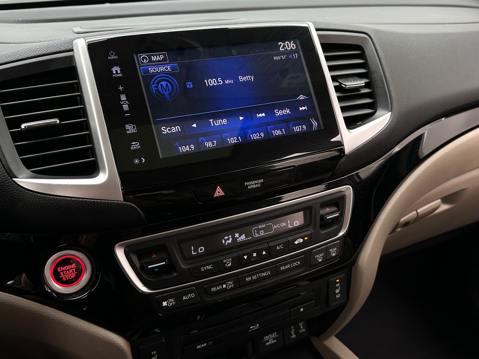 Thumbnail: 2017 Honda Pilot - 3