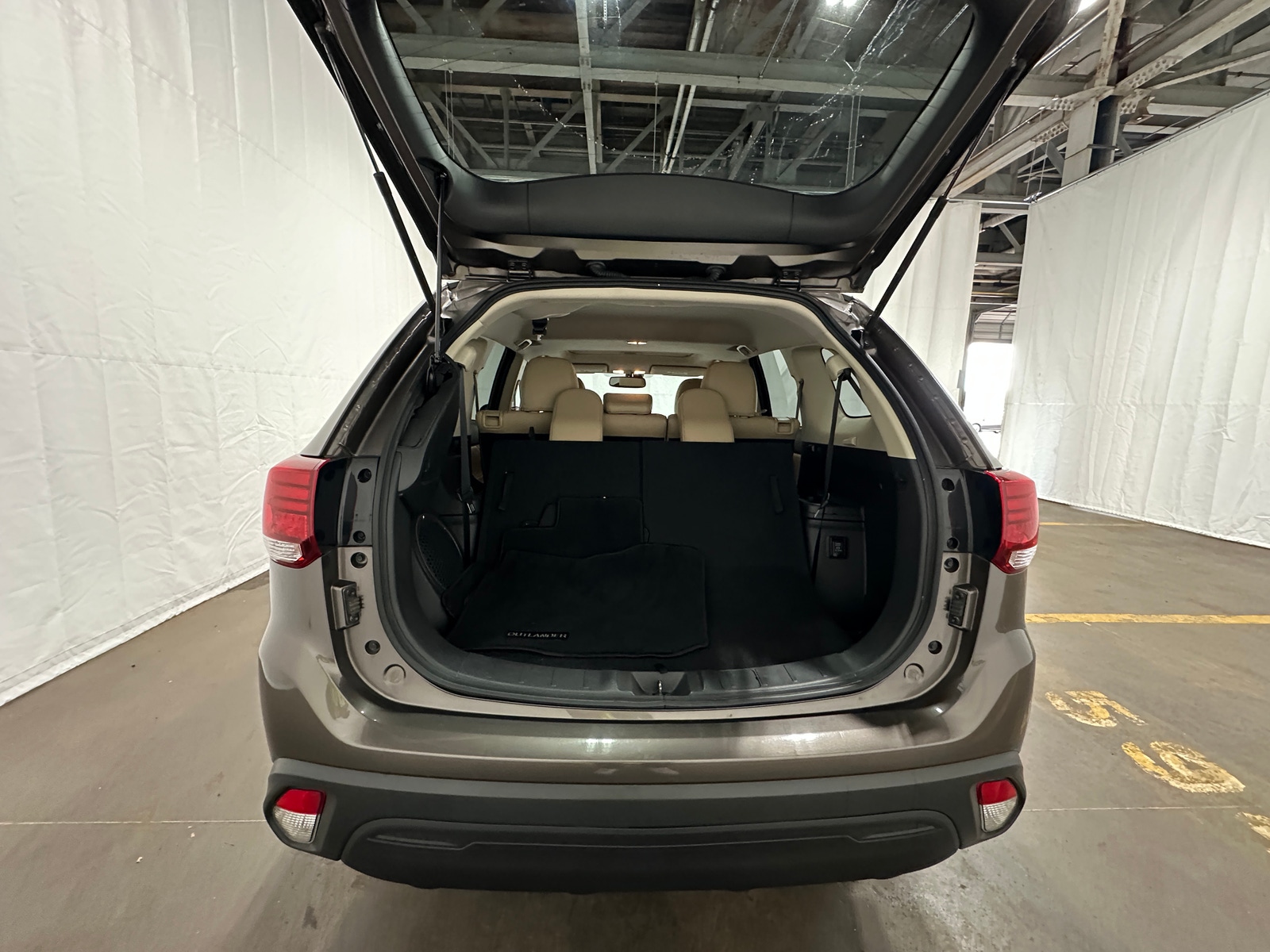 Thumbnail: 2019 Mitsubishi Outlander - 6