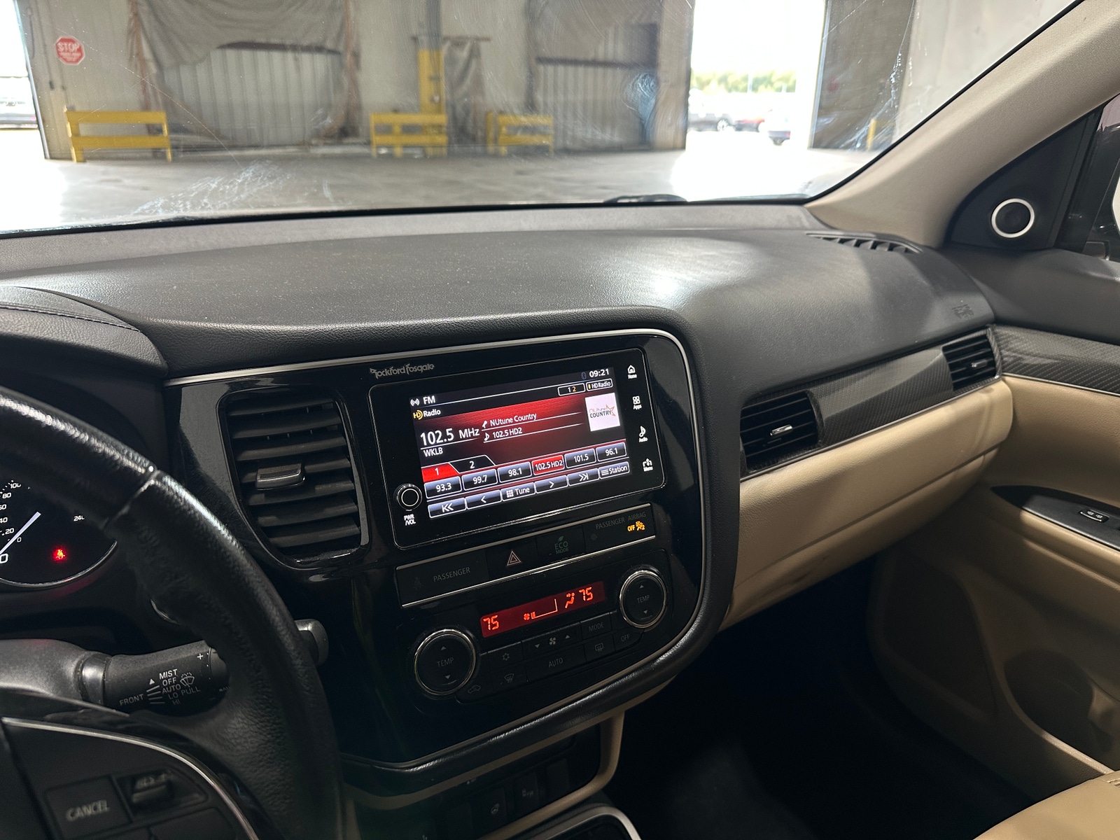 Thumbnail: 2019 Mitsubishi Outlander - 3