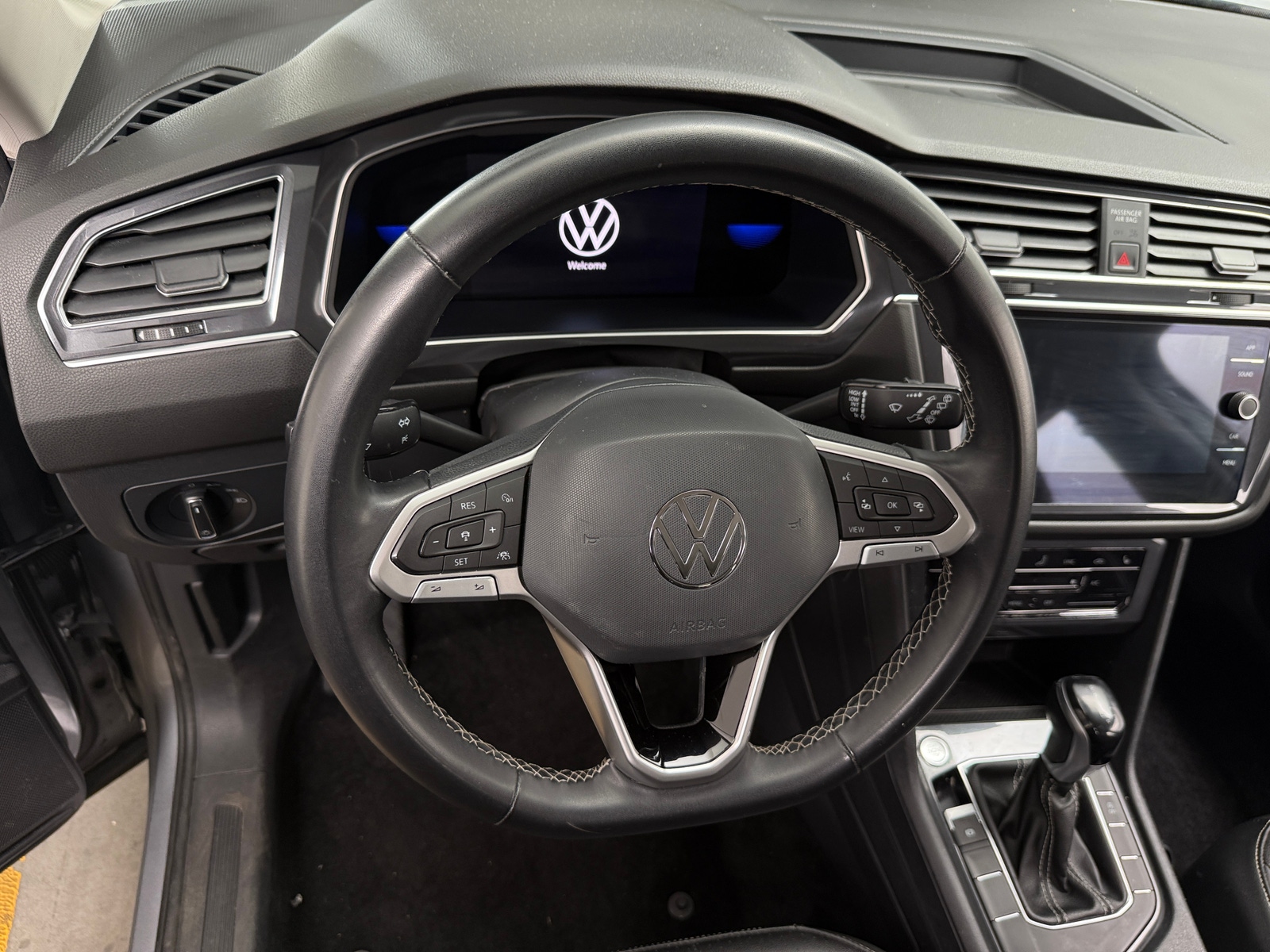 Thumbnail: 2023 Volkswagen Tiguan - 4