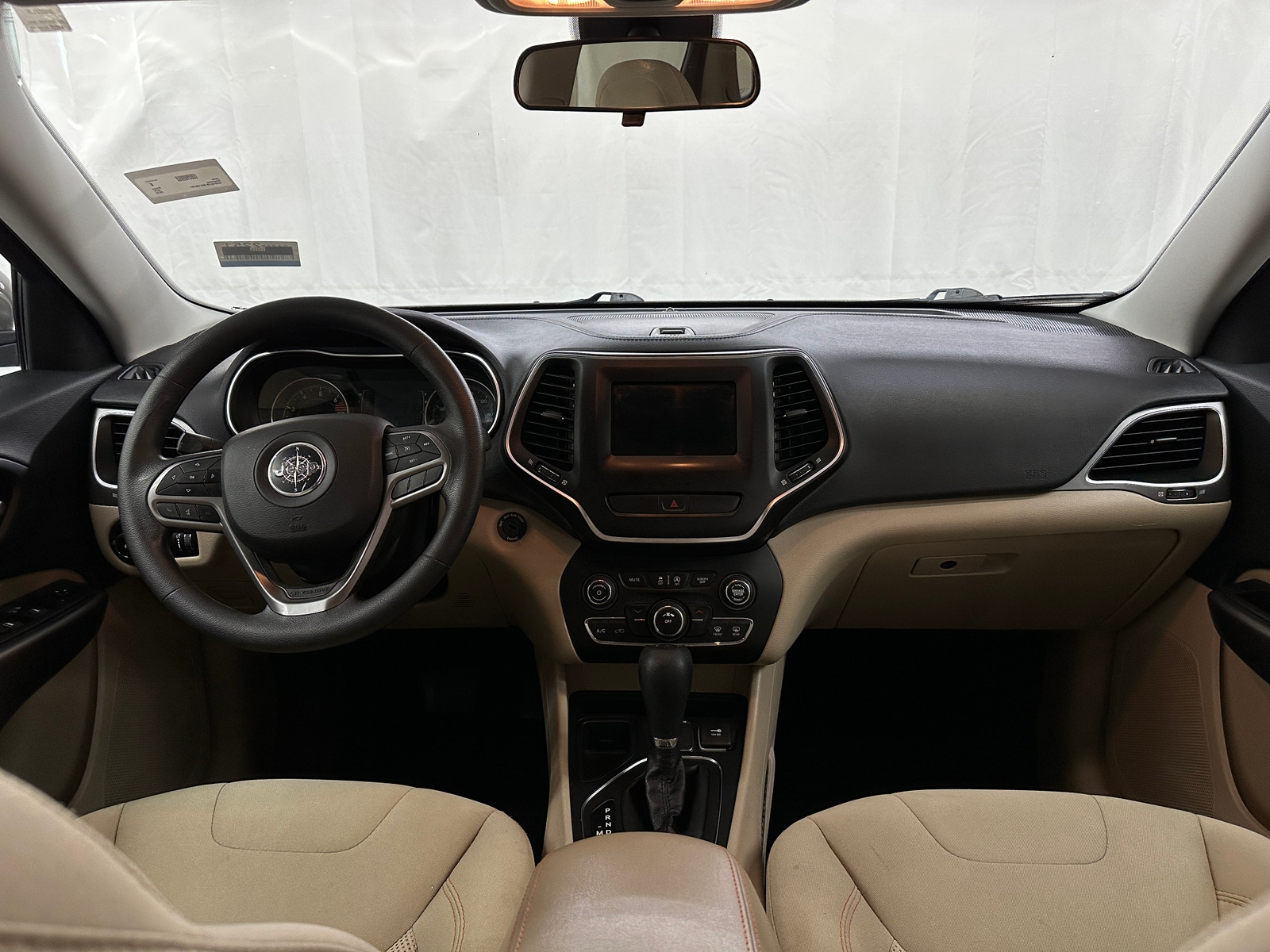 Thumbnail: 2019 Jeep Cherokee - 3