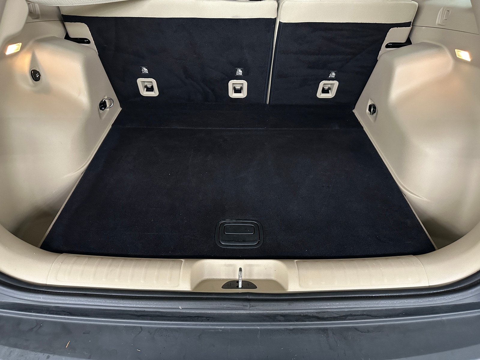 Thumbnail: 2019 Jeep Cherokee - 7