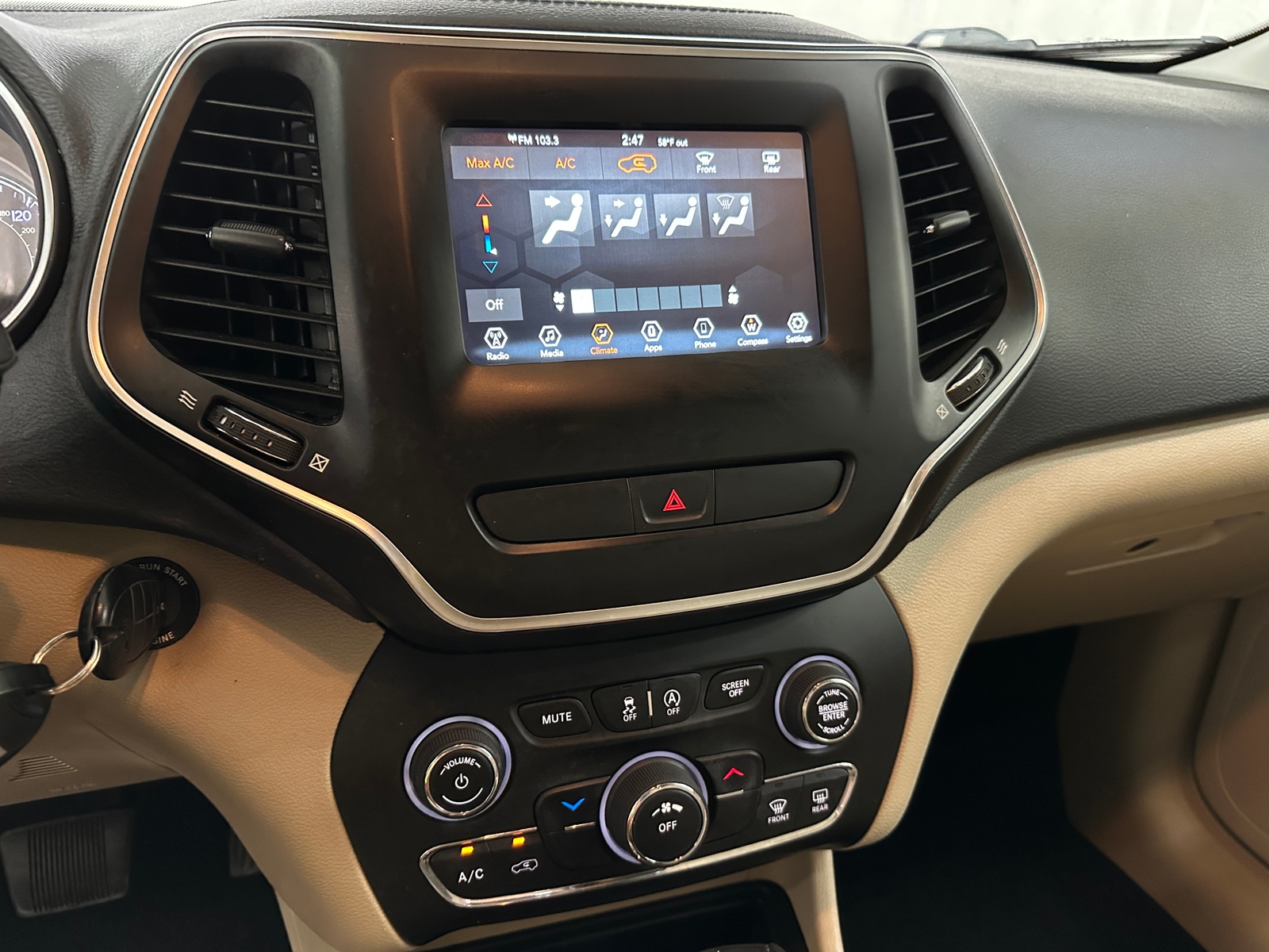 Thumbnail: 2019 Jeep Cherokee - 4