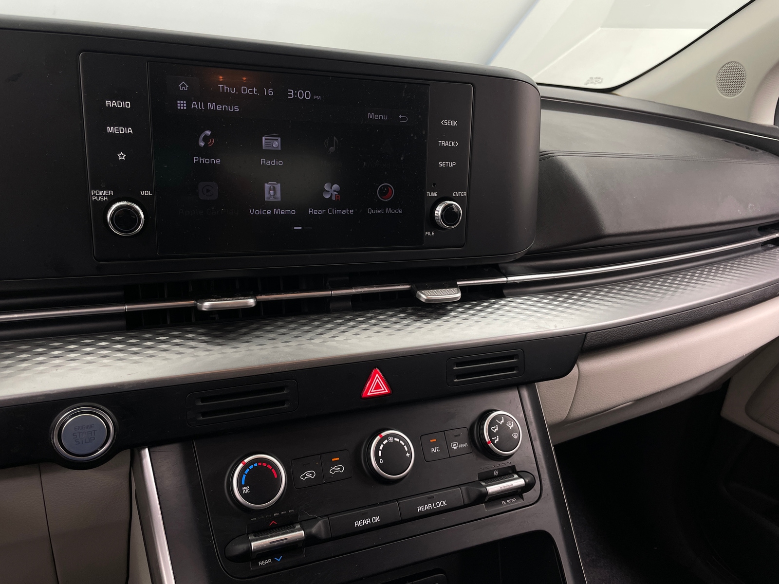 Thumbnail: 2022 Kia Carnival - 3