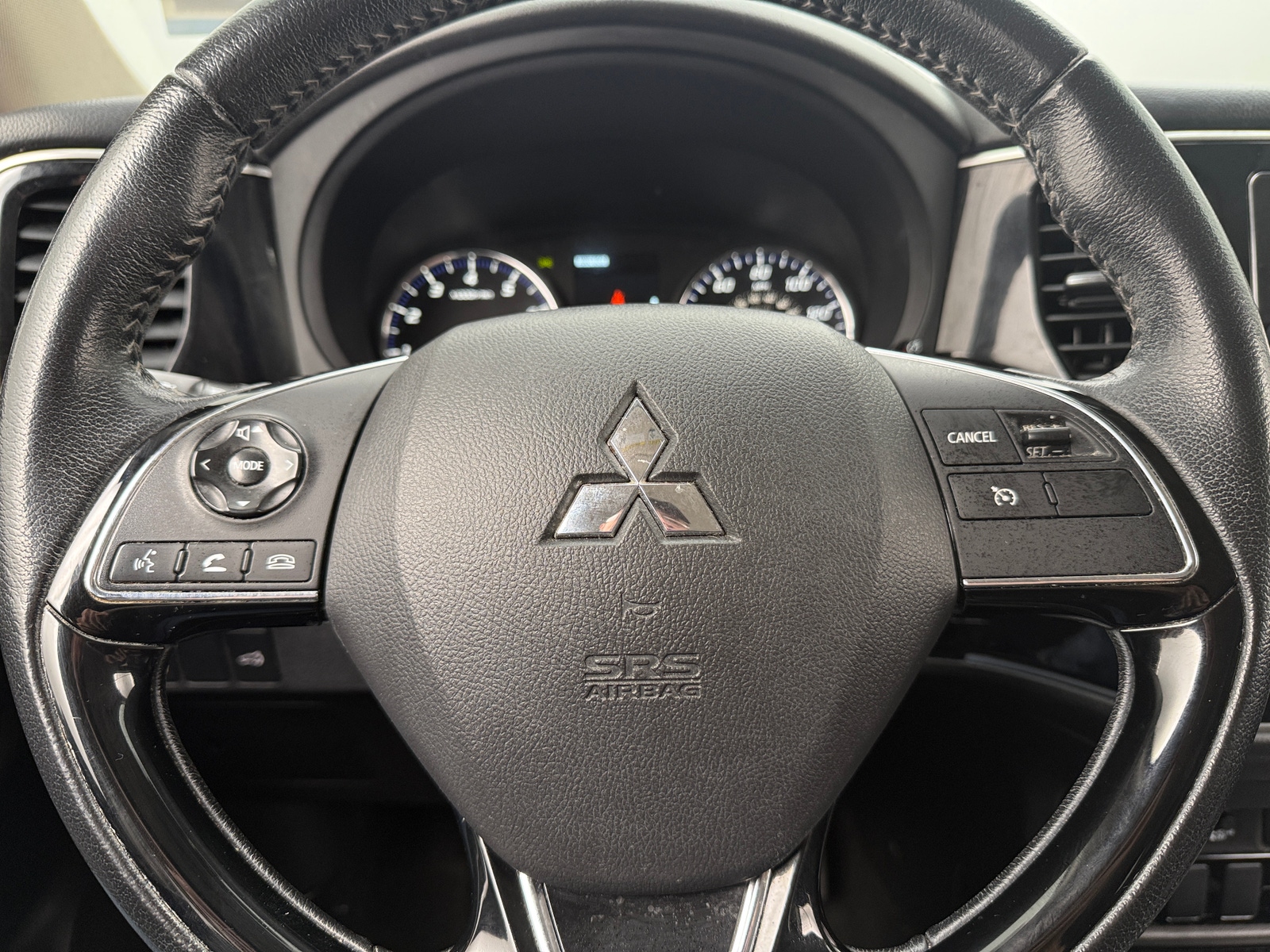 Thumbnail: 2019 Mitsubishi Outlander - 4