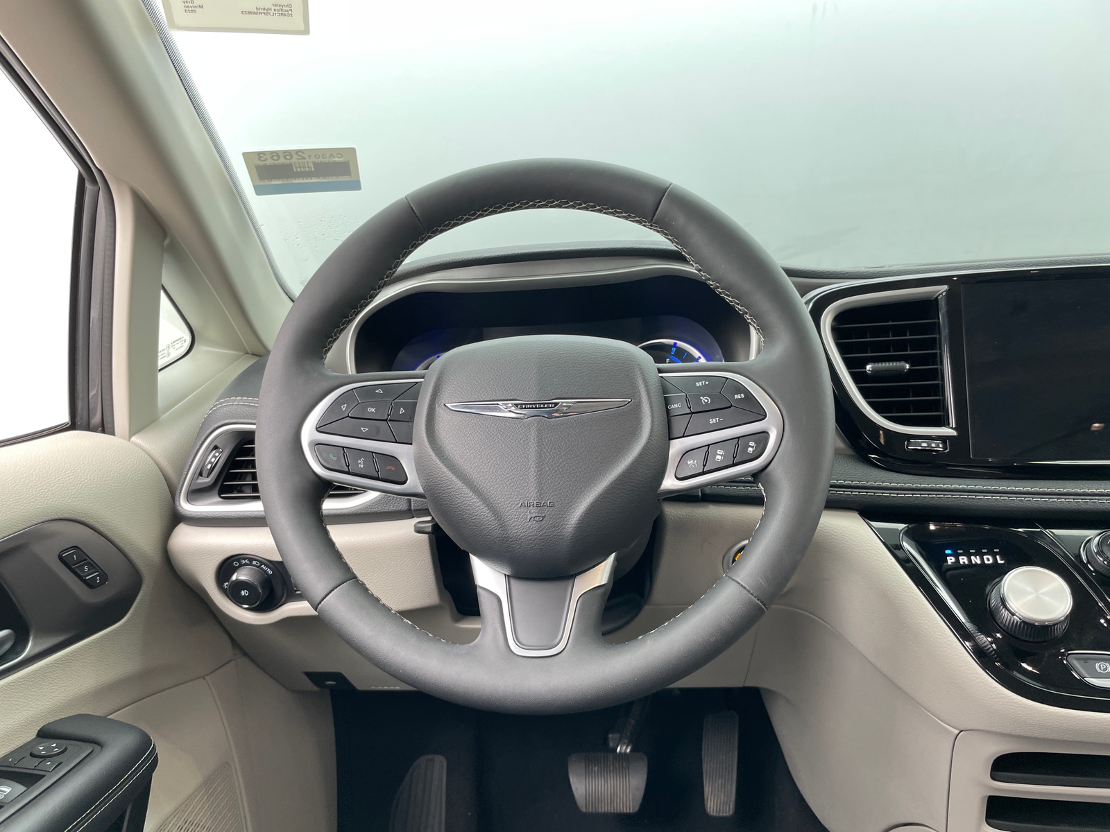 Thumbnail: 2023 Chrysler Pacifica - 4