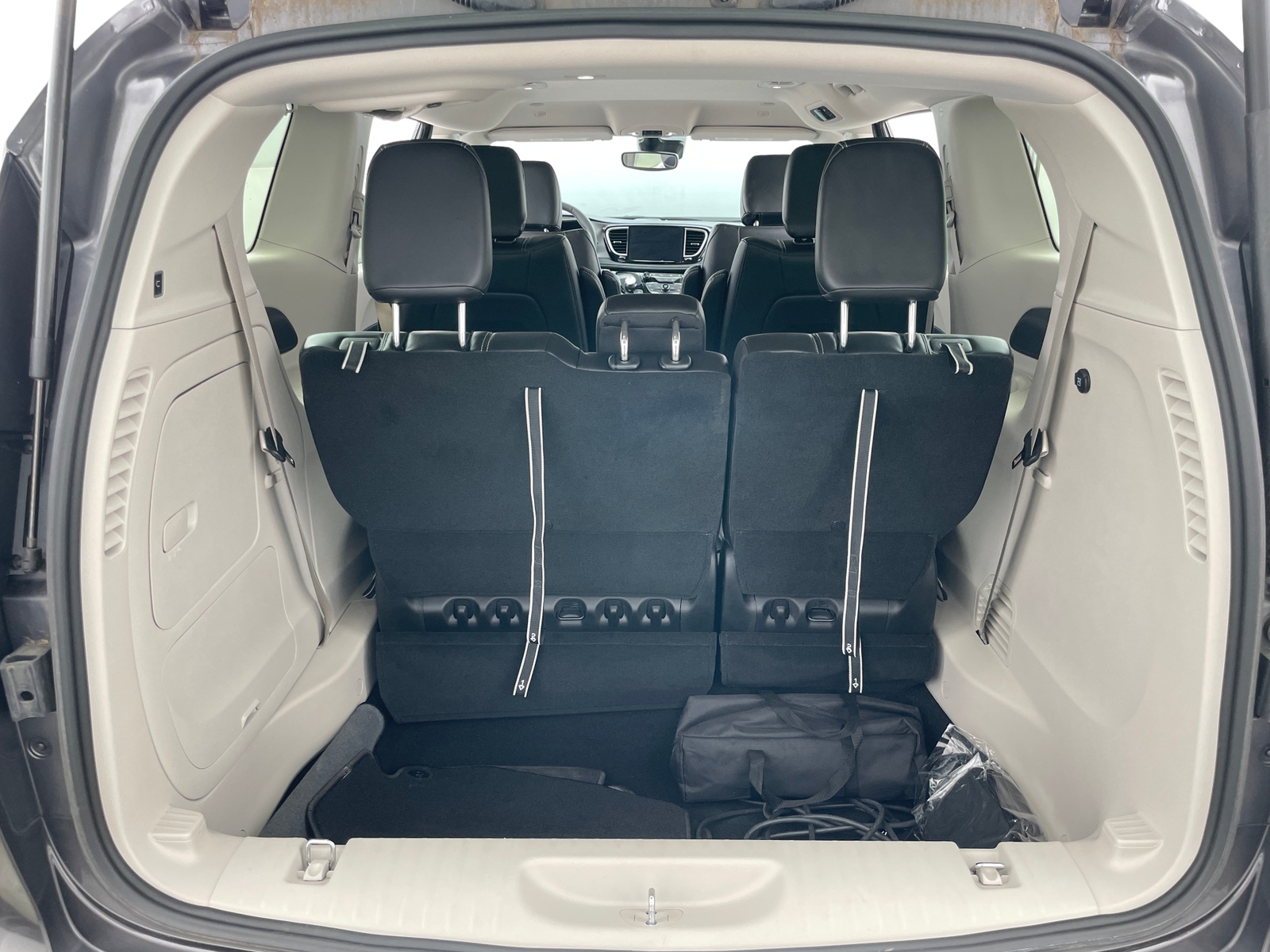 Thumbnail: 2023 Chrysler Pacifica - 6