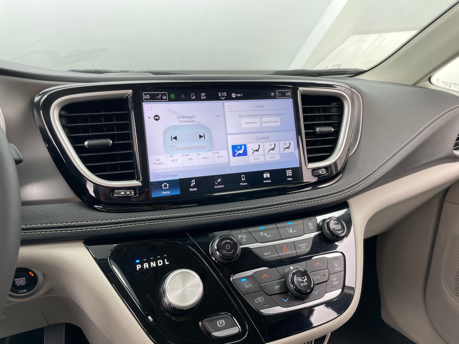 Thumbnail: 2023 Chrysler Pacifica - 3