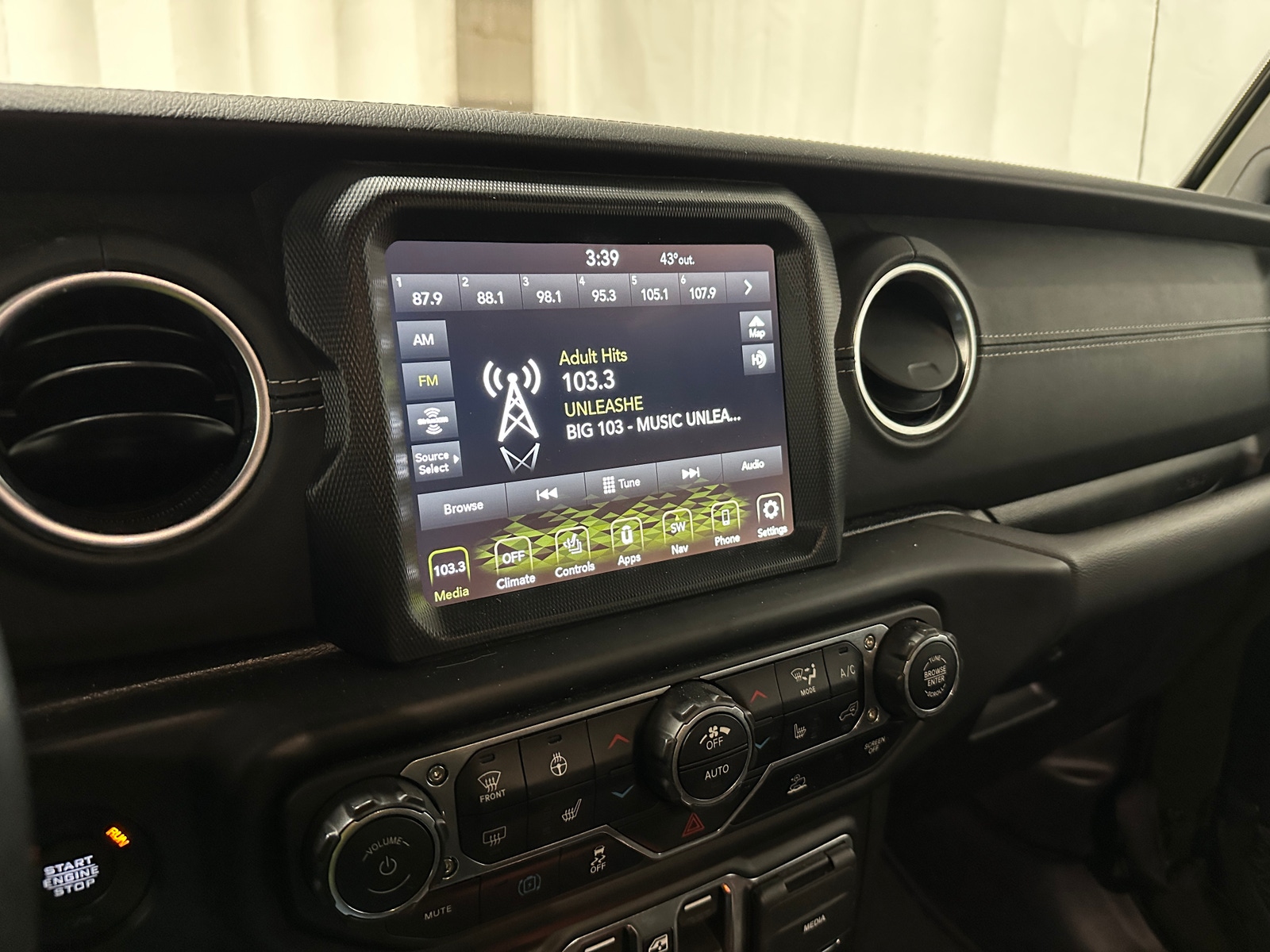 Thumbnail: 2022 Jeep Wrangler - 3