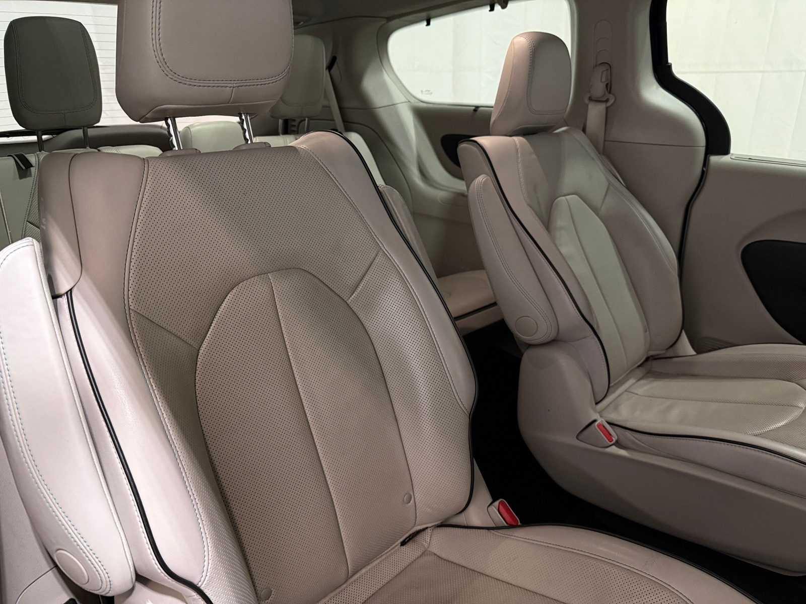 Thumbnail: 2018 Chrysler Pacifica - 5