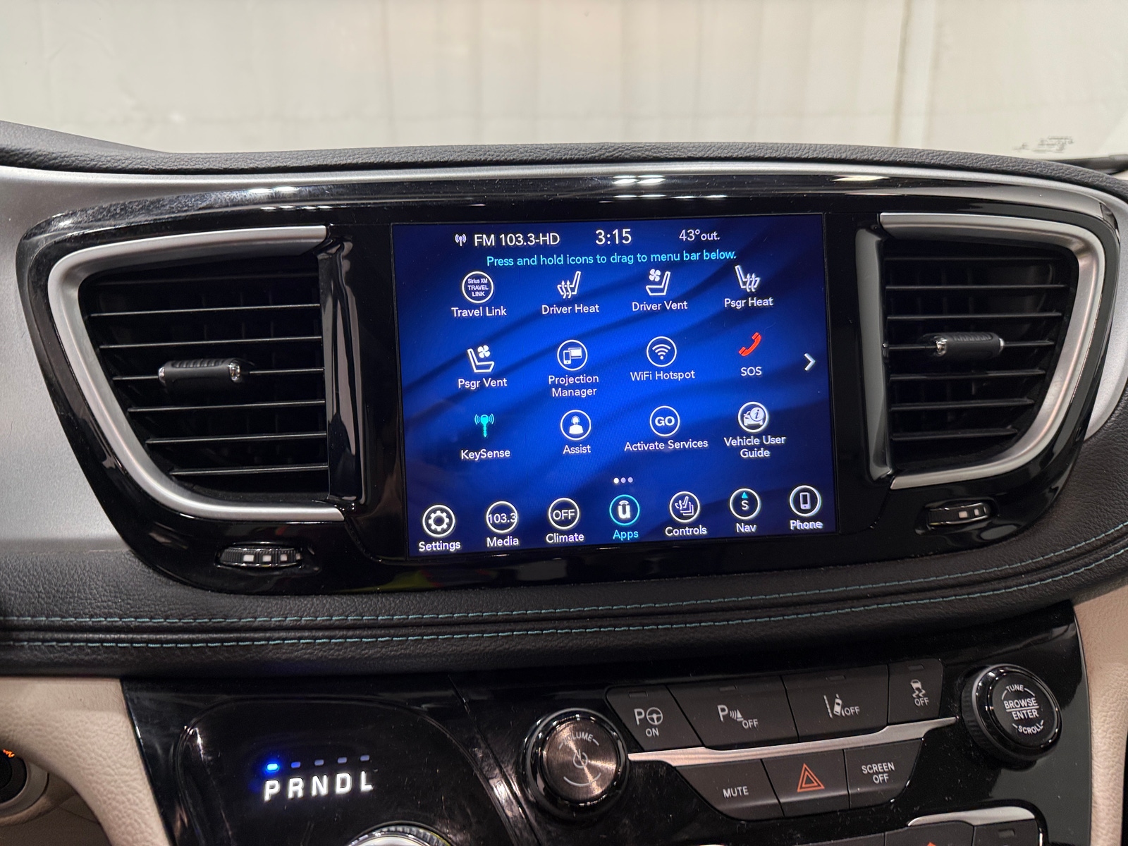 Thumbnail: 2018 Chrysler Pacifica - 3