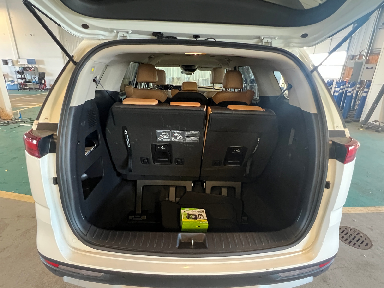 Thumbnail: 2024 Kia Carnival - 7