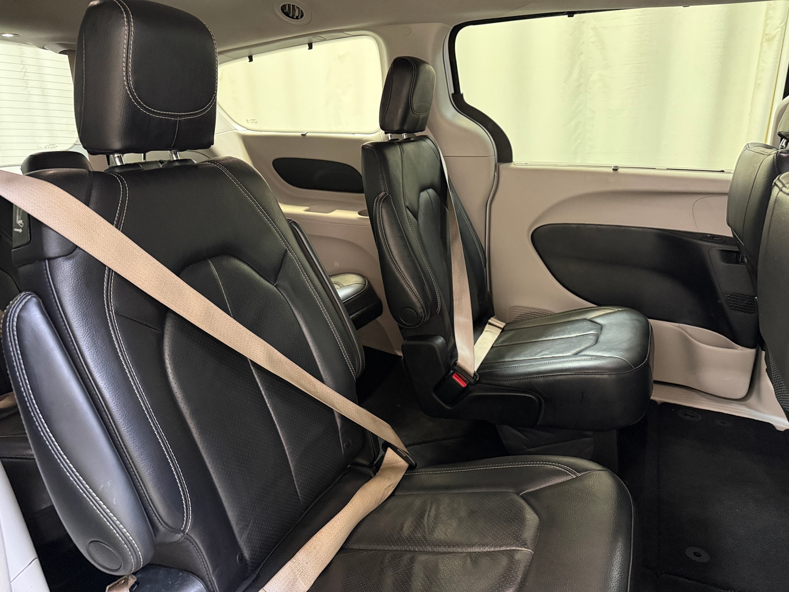 Thumbnail: 2022 Chrysler Pacifica - 5