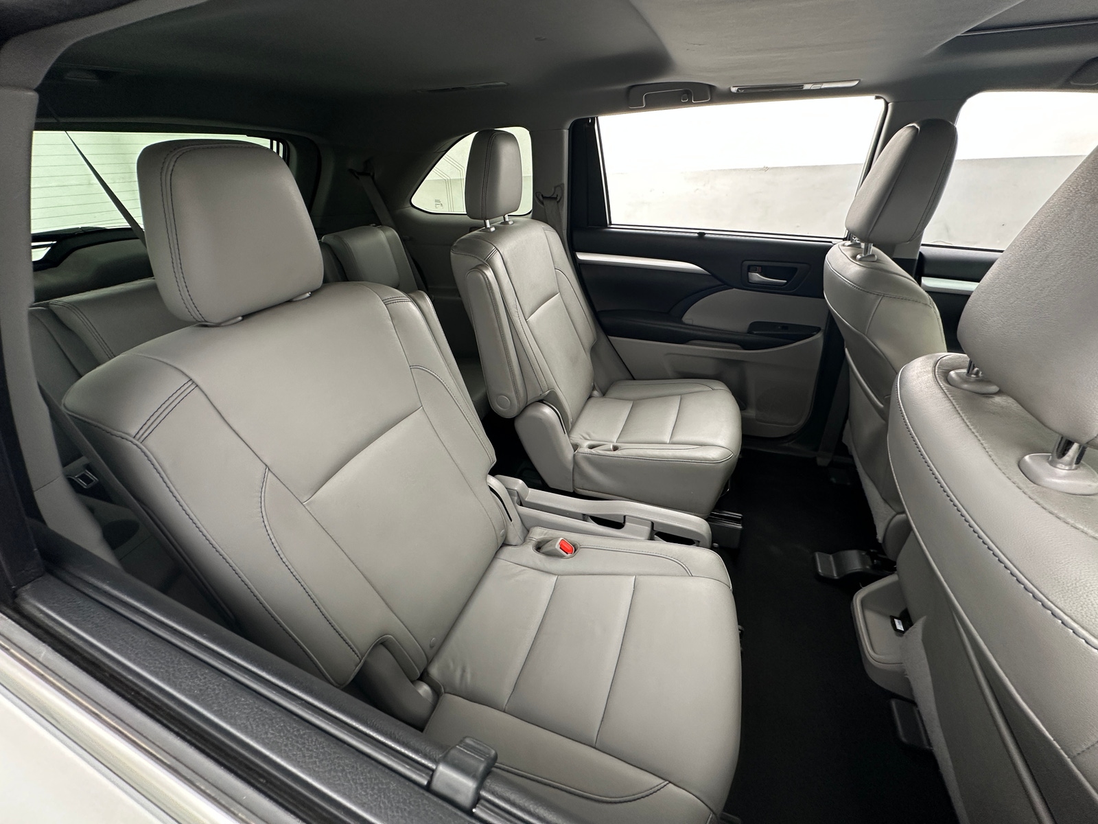 Thumbnail: 2016 Toyota Highlander - 5