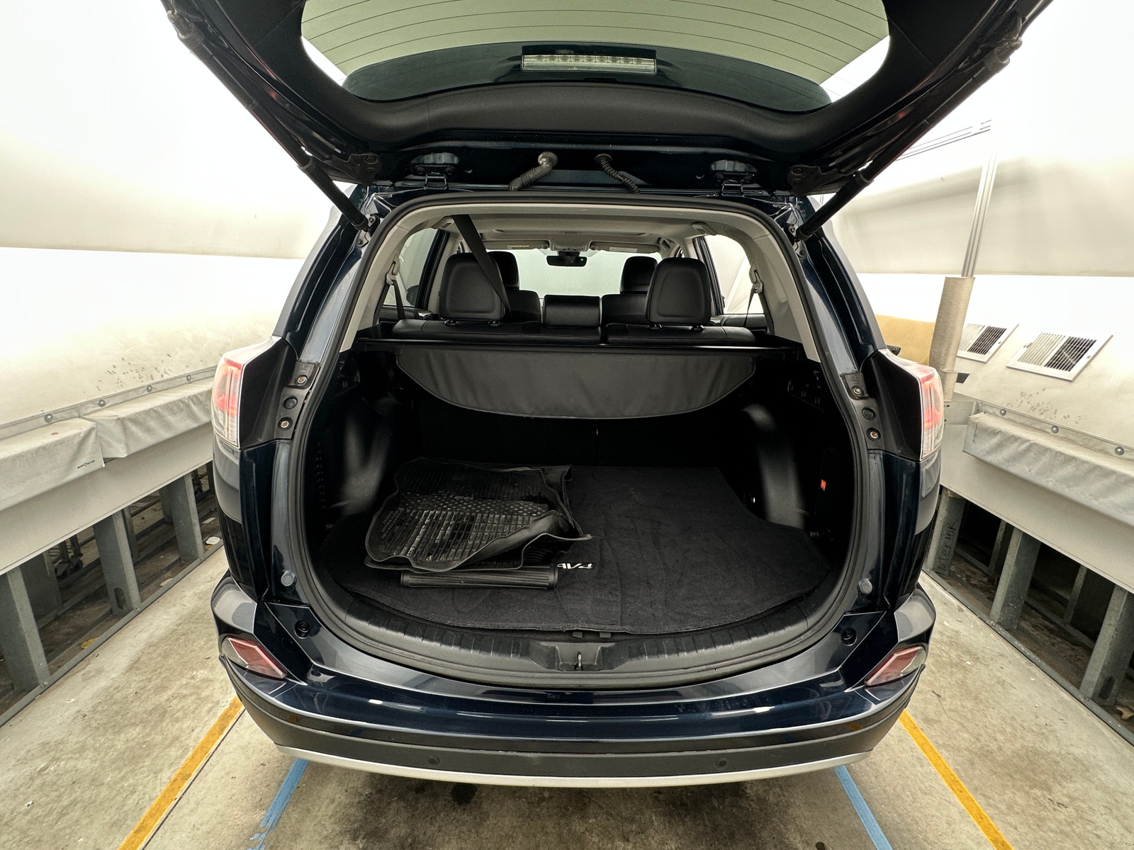 Thumbnail: 2018 Toyota RAV4 - 6