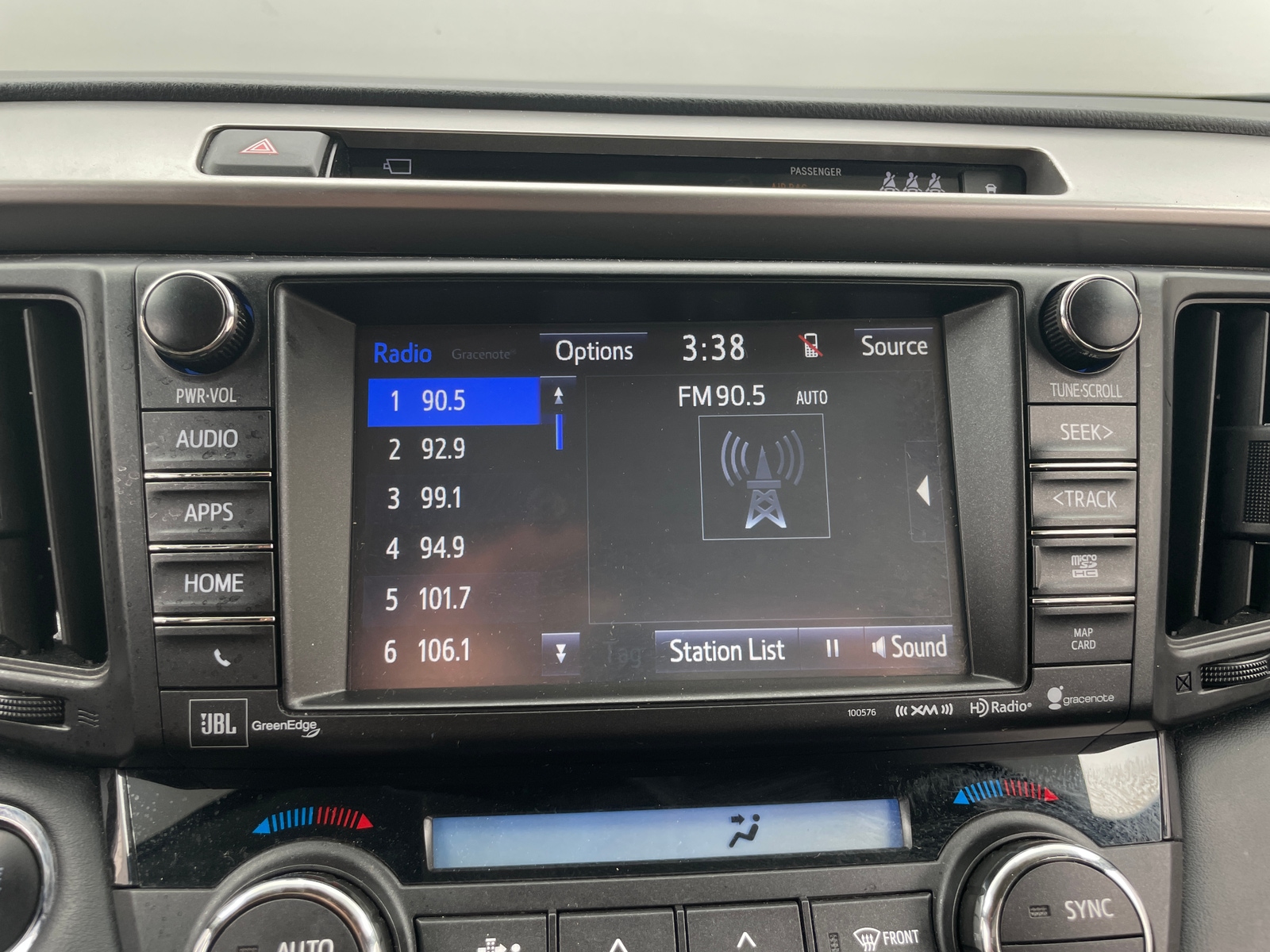 Thumbnail: 2018 Toyota RAV4 - 3