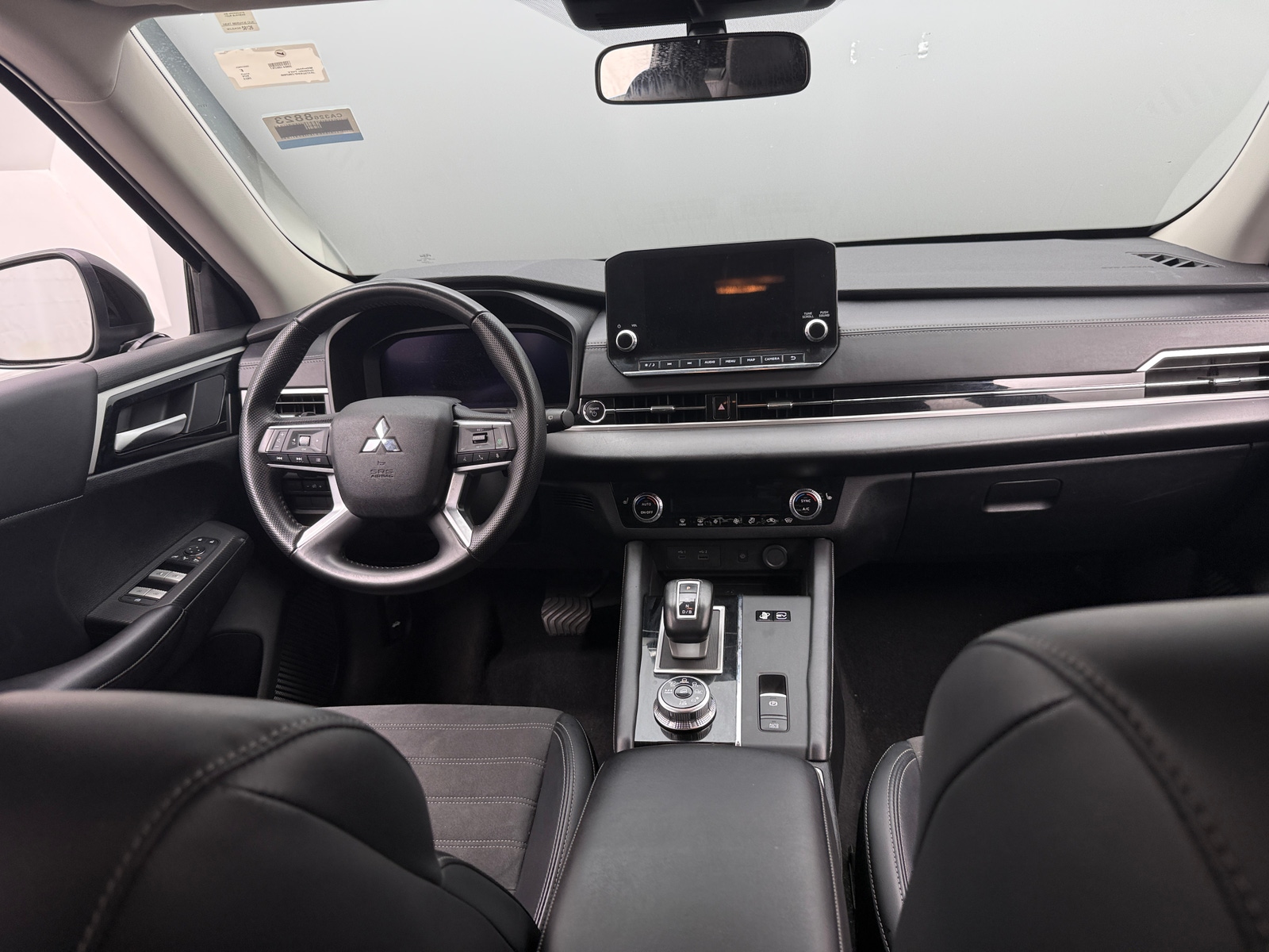 Thumbnail: 2023 Mitsubishi Outlander - 2