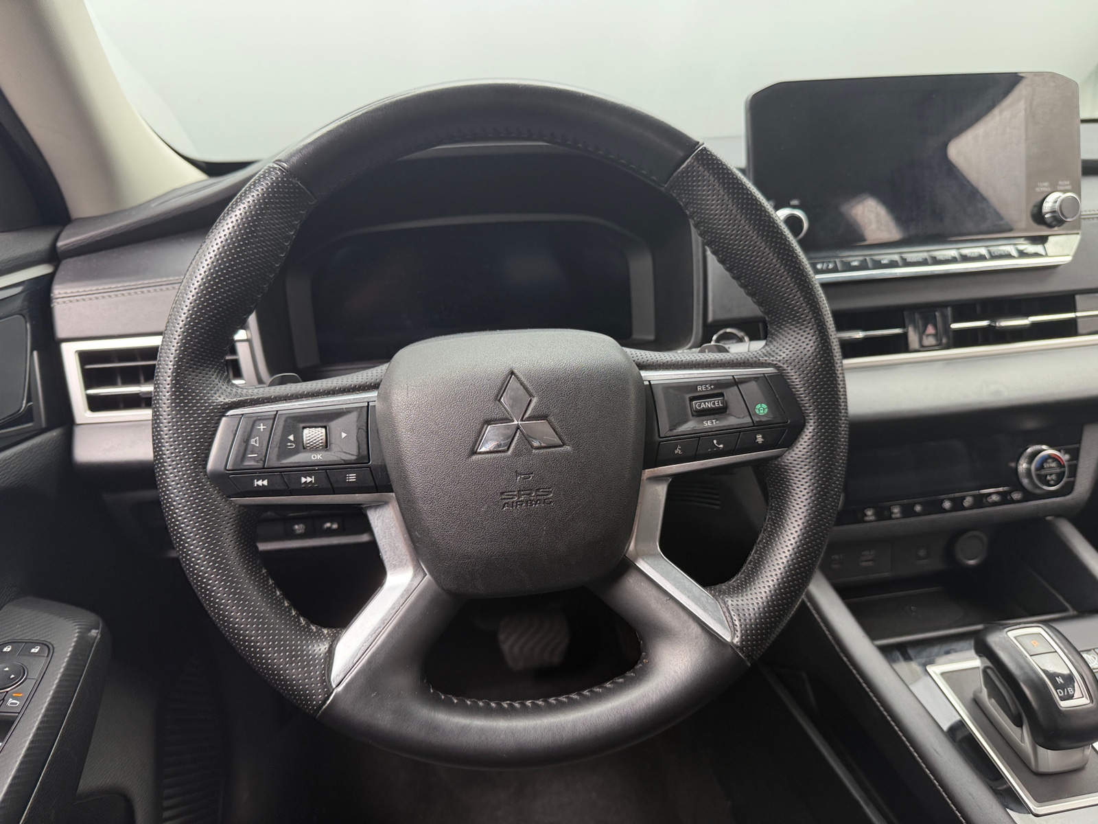 Thumbnail: 2023 Mitsubishi Outlander - 4