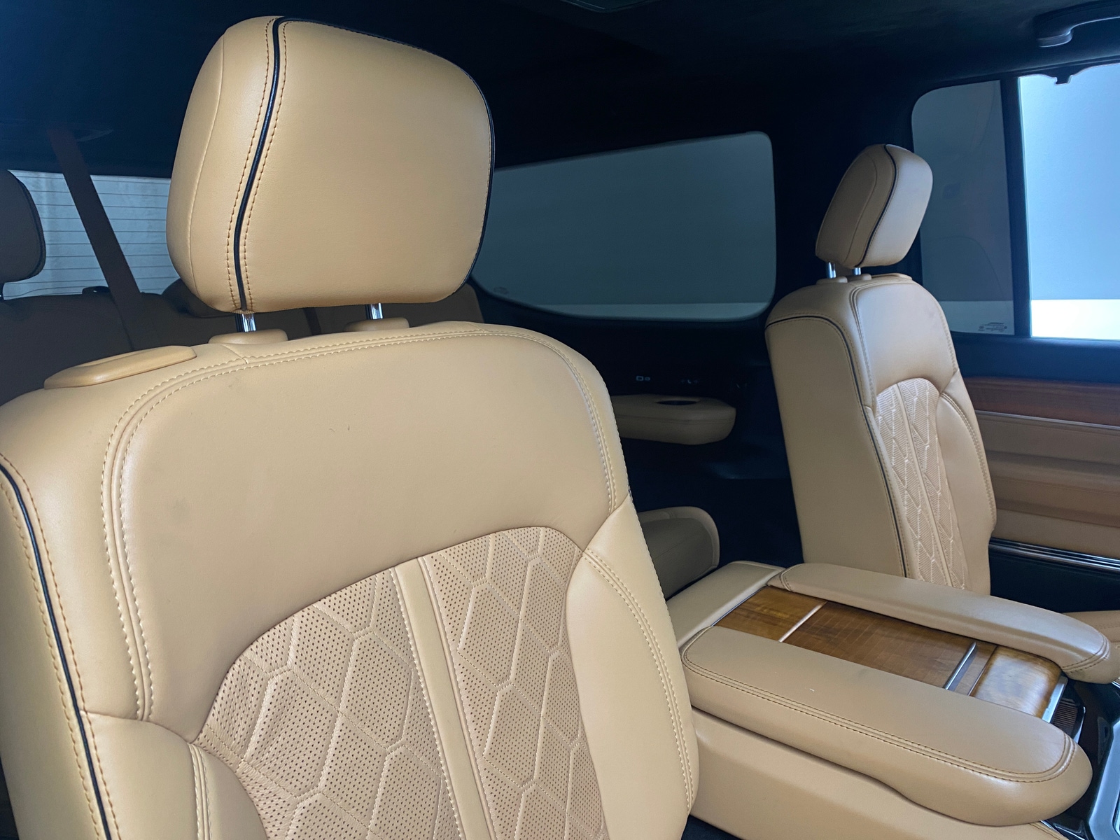 Thumbnail: 2022 Jeep Grand Wagoneer - 5