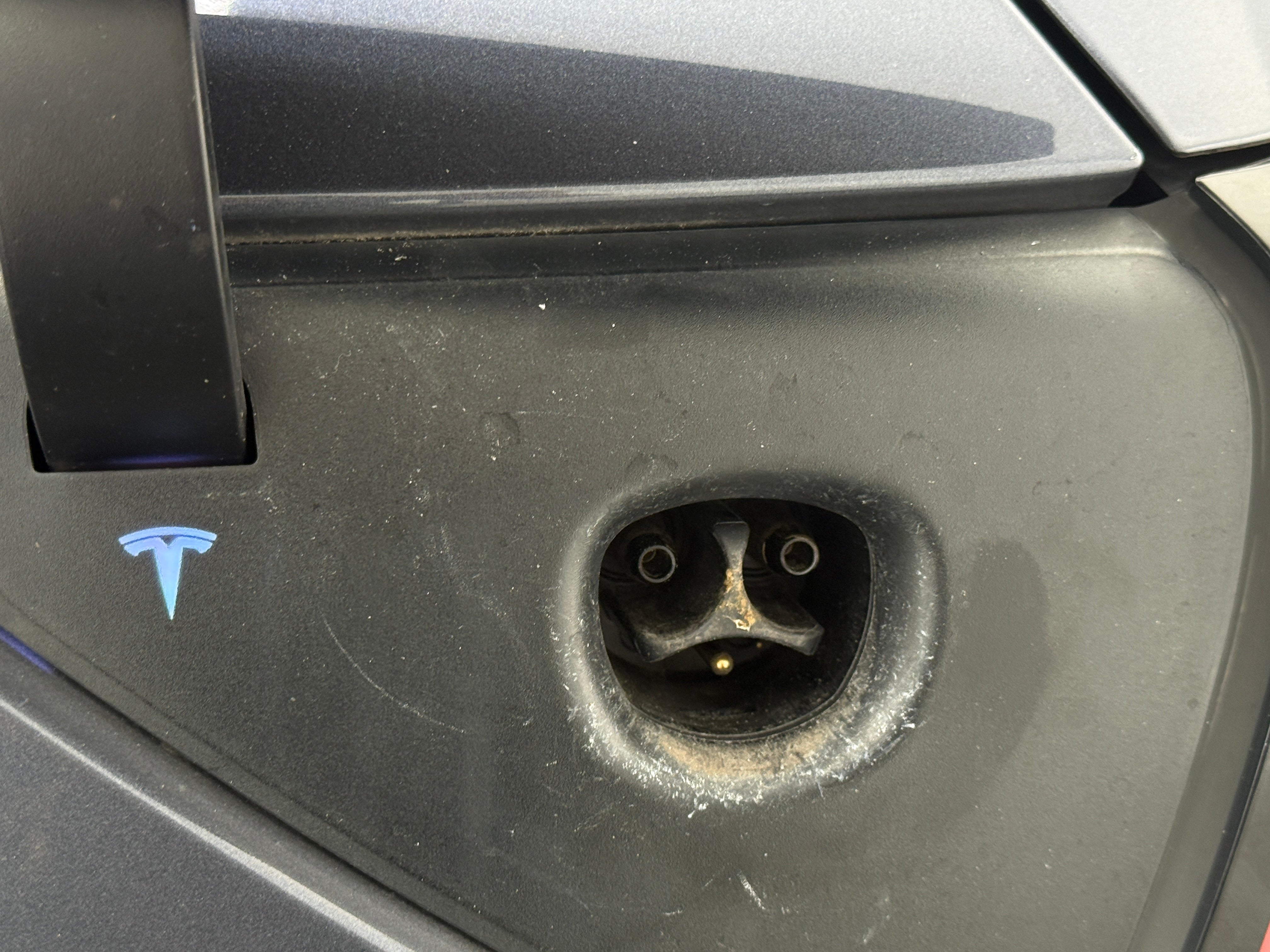 Used 2023 Tesla Model Y Long Range with VIN 7SAYGDEE2PA076633 for sale in Oak Creek, WI