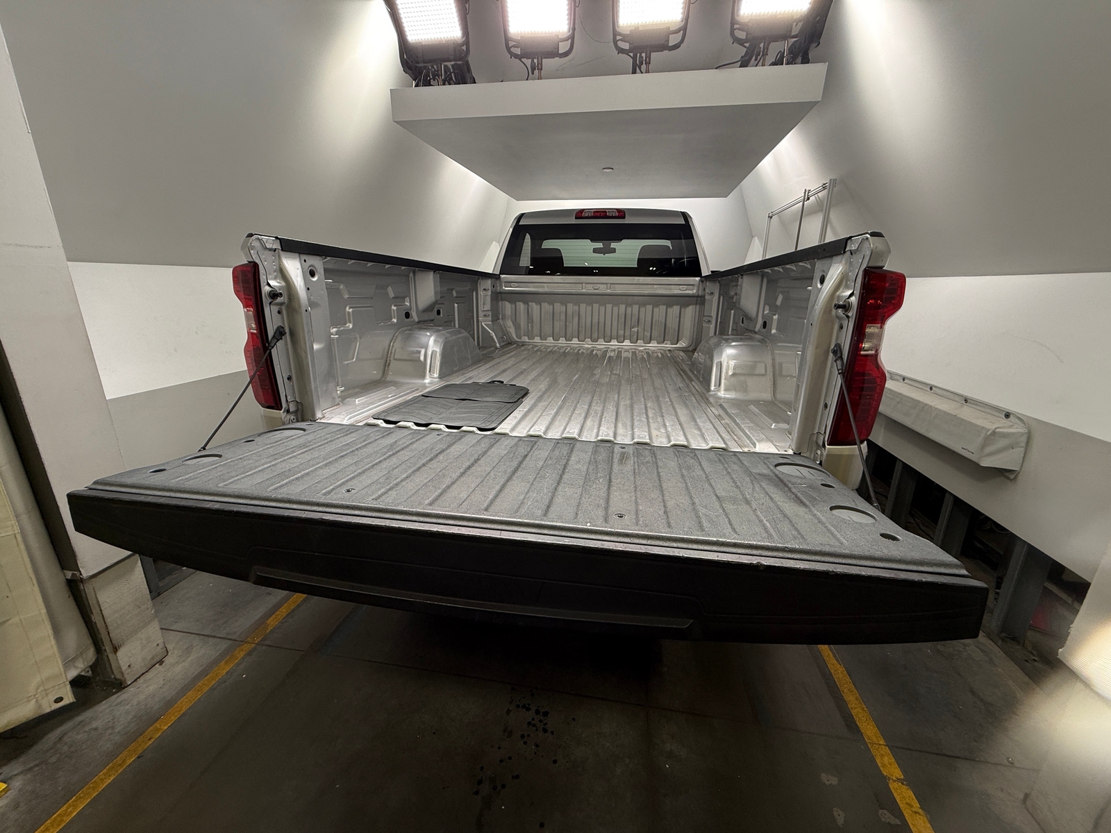 Thumbnail: 2020 Chevrolet Silverado 1500 - 6