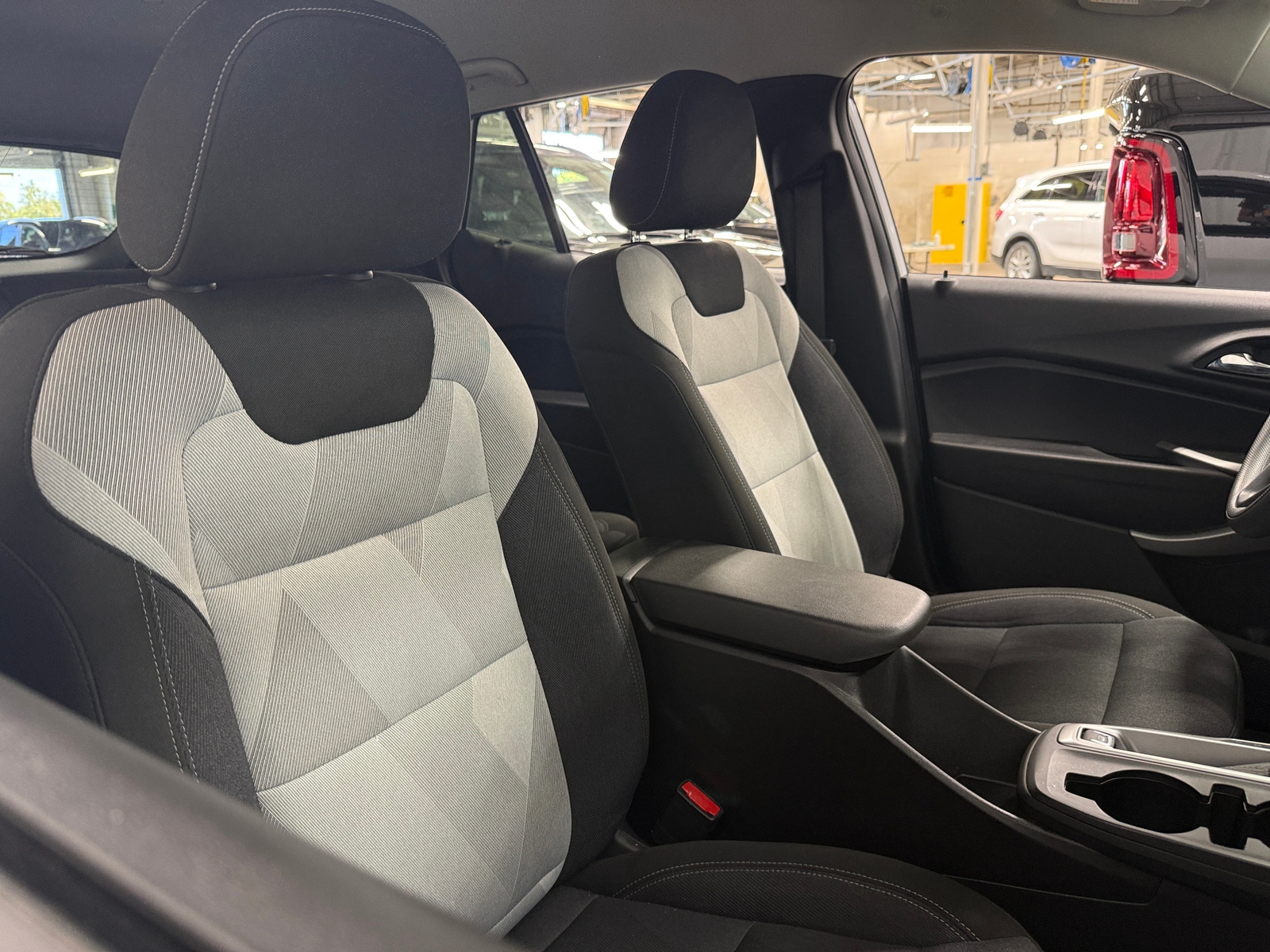 Thumbnail: 2025 Chevrolet Trax - 2