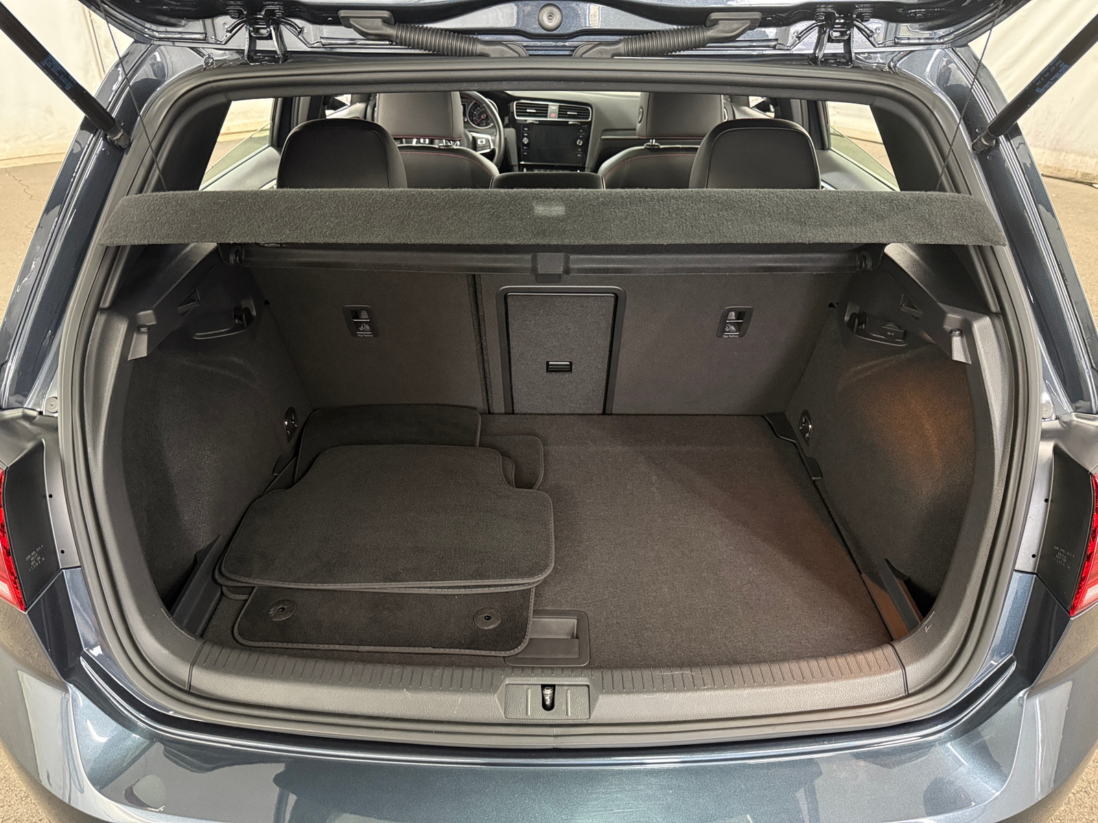 Thumbnail: 2019 Volkswagen Golf - 6