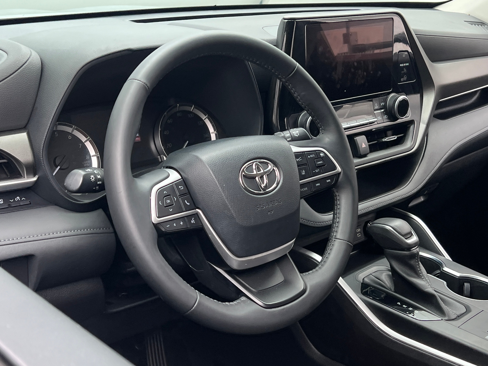 Thumbnail: 2023 Toyota Highlander - 5