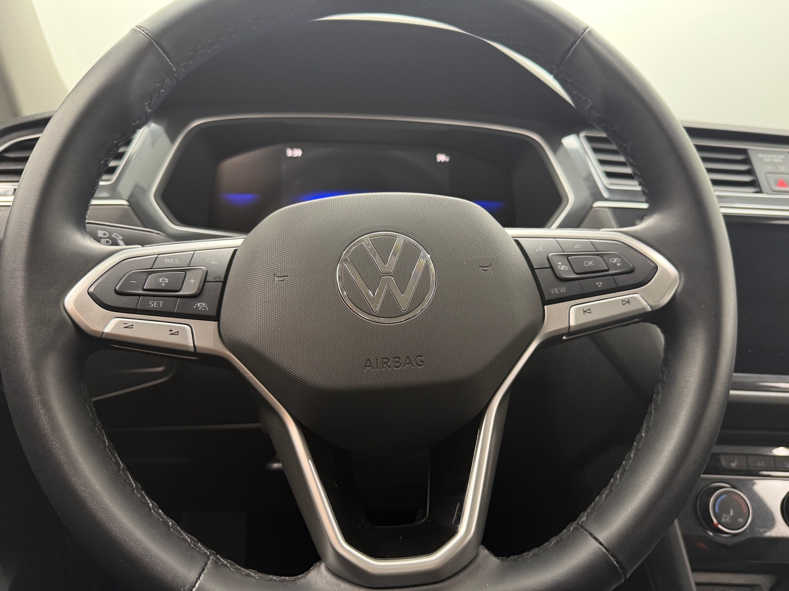 Thumbnail: 2024 Volkswagen Tiguan - 4