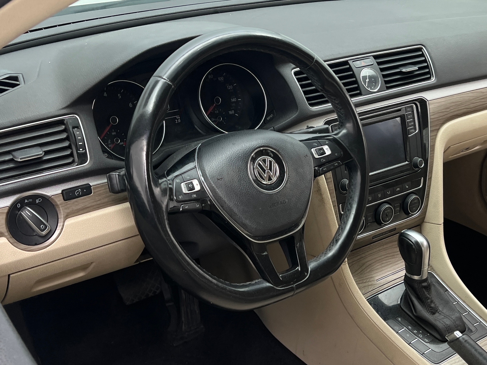 Thumbnail: 2016 Volkswagen Passat - 4